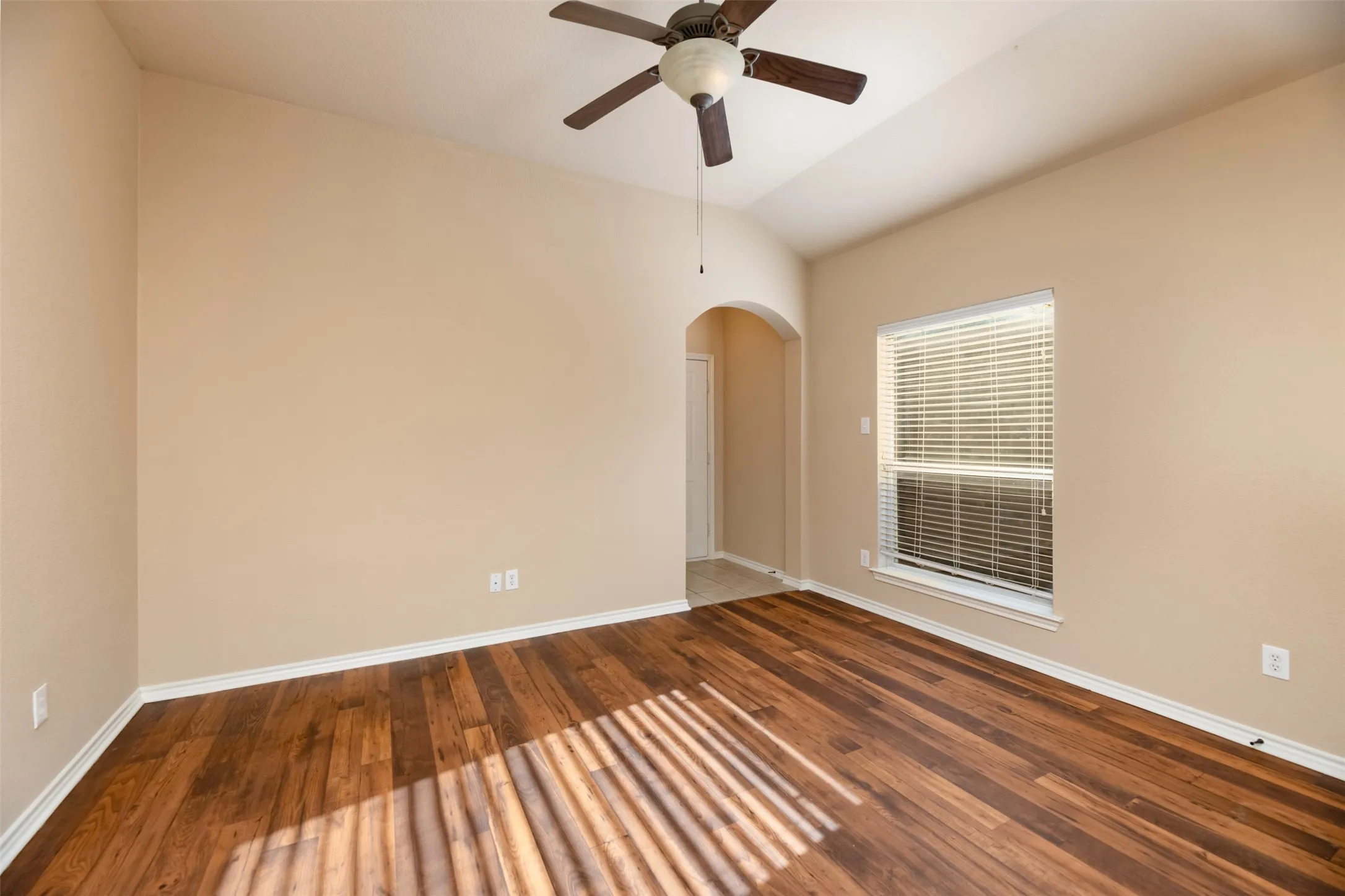 Duplex For Rent in Tarrant County , 1405 Piedmont Drive, Mansfield, Texas 76063, 3 Bedroom, 2 Bathroom, 2 Garage spaces, 1,181 Sqft, built in 2007, mls#21339572, Real Estate Agent in Mansfield, Homes For Rent in Tarrant county, Homes For Rent in Mansfield, Realtor in Mansfield Texas, Real Estate Brokerage Independent Realty Texas, Luminita Cordes Realtor