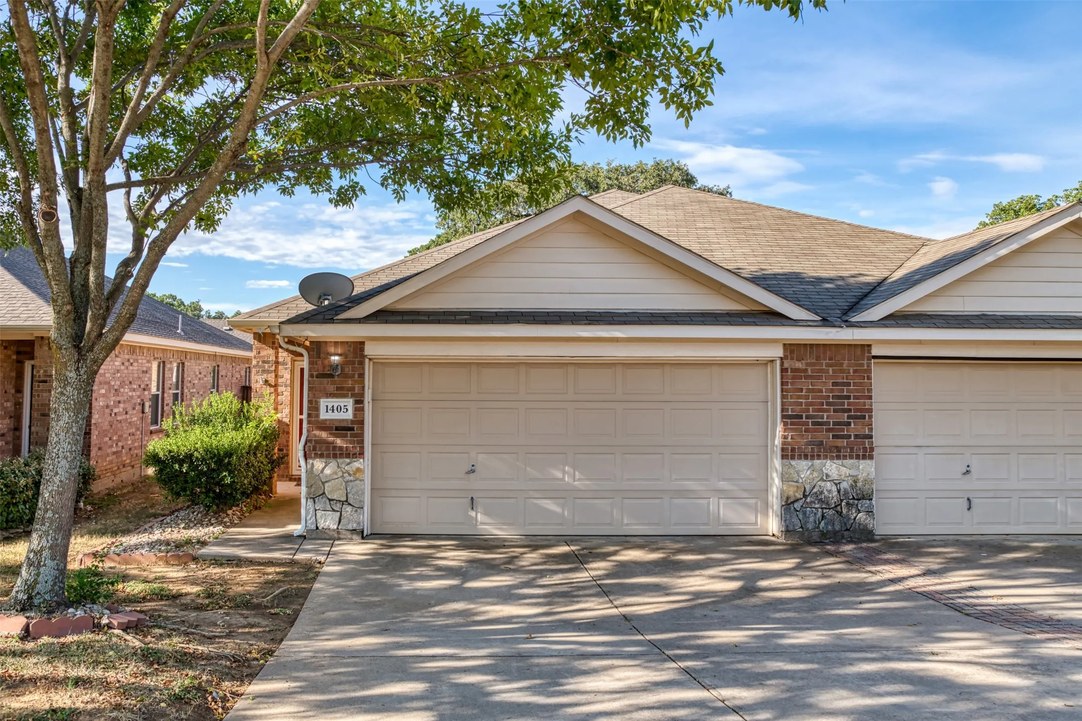 Duplex For Rent in Tarrant County , 1405 Piedmont Drive, Mansfield, Texas 76063, 3 Bedroom, 2 Bathroom, 2 Garage spaces, 1,181 Sqft, built in 2007, mls#21339572, Real Estate Agent in Mansfield, Homes For Rent in Tarrant county, Homes For Rent in Mansfield, Realtor in Mansfield Texas, Real Estate Brokerage Independent Realty Texas, Luminita Cordes Realtor