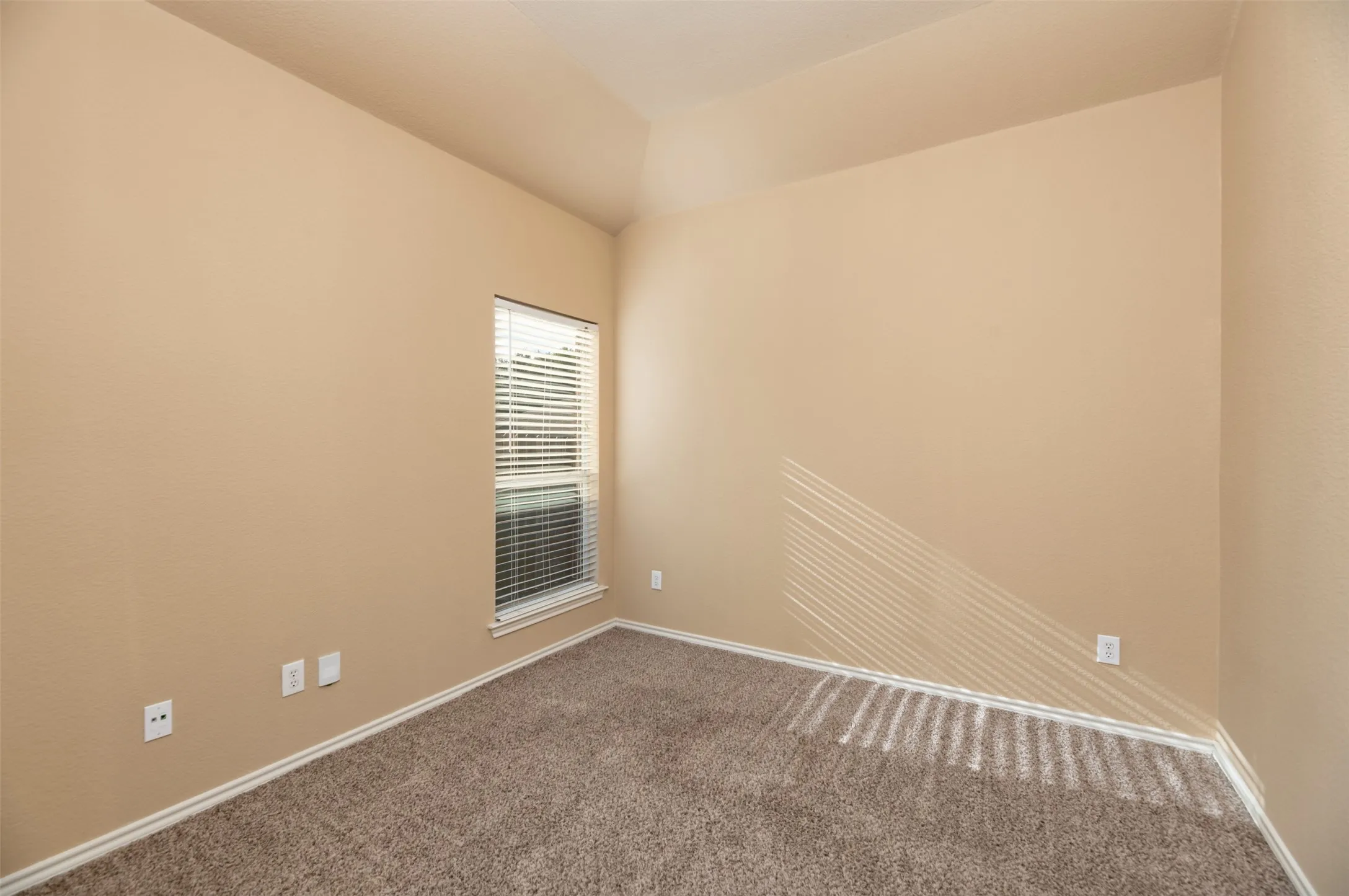 Duplex For Rent in Tarrant County , 1405 Piedmont Drive, Mansfield, Texas 76063, 3 Bedroom, 2 Bathroom, 2 Garage spaces, 1,181 Sqft, built in 2007, mls#21339572, Real Estate Agent in Mansfield, Homes For Rent in Tarrant county, Homes For Rent in Mansfield, Realtor in Mansfield Texas, Real Estate Brokerage Independent Realty Texas, Luminita Cordes Realtor