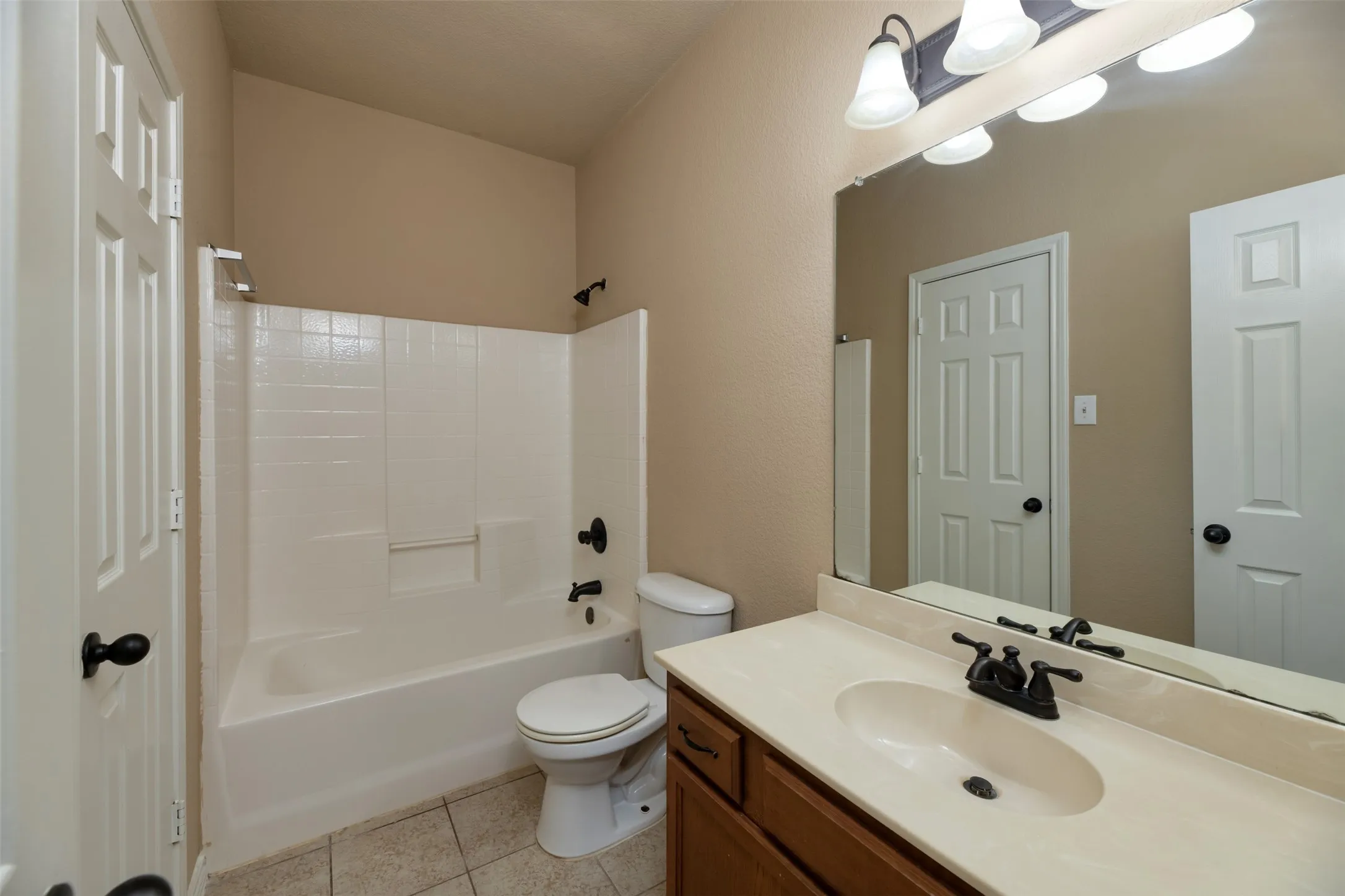 Duplex For Rent in Tarrant County , 1405 Piedmont Drive, Mansfield, Texas 76063, 3 Bedroom, 2 Bathroom, 2 Garage spaces, 1,181 Sqft, built in 2007, mls#21339572, Real Estate Agent in Mansfield, Homes For Rent in Tarrant county, Homes For Rent in Mansfield, Realtor in Mansfield Texas, Real Estate Brokerage Independent Realty Texas, Luminita Cordes Realtor