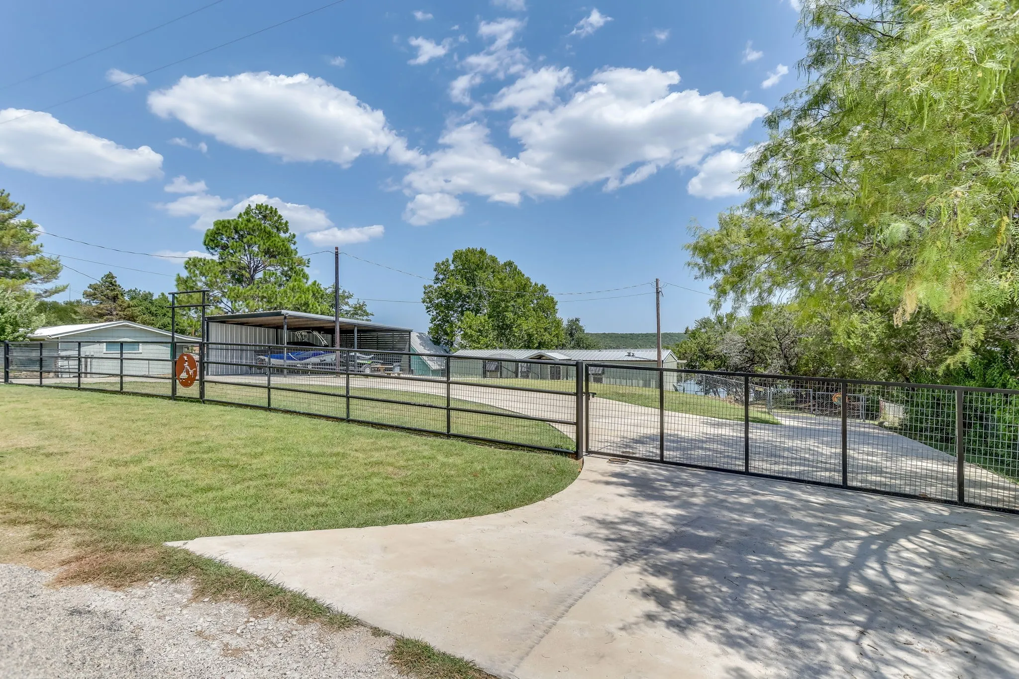 Single Family Residence For Sale in Palo Pinto County , 606 Dunn Drive, Palo Pinto, Texas 76484, 3 Bedrooms, 2 Bathrooms, Garage spaces, 1,600 Sqft, built in 2005, Price $545,000, mls#21336577, Real Estate Agent in Palo Pinto, Homes For Sale in Palo Pinto county, Homes For Sale in Palo Pinto, Realtor in Palo Pinto Texas, Real Estate Brokerage Independent Realty Texas, Luminita Cordes Realtor