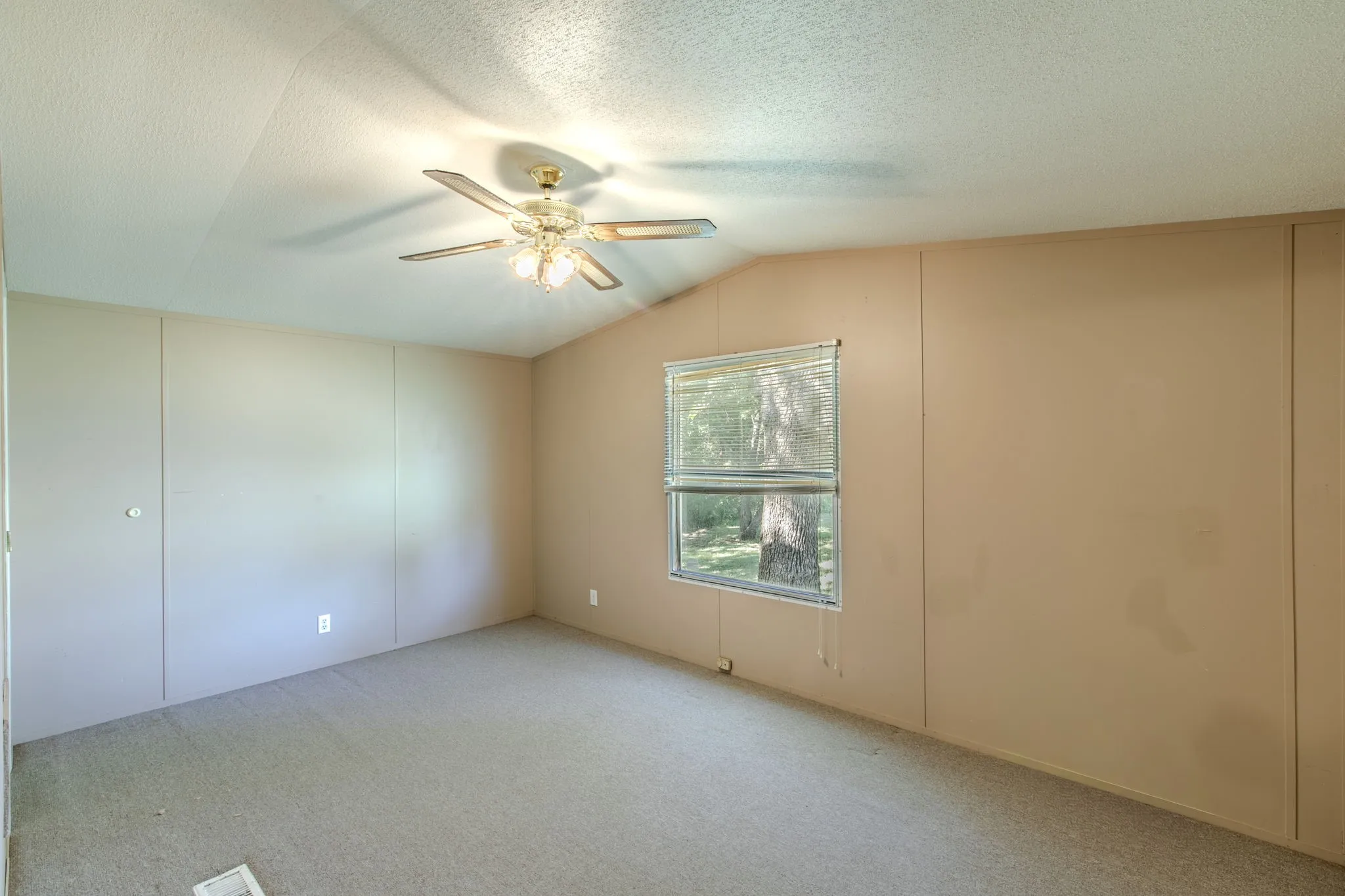 Mobile Home For Sale in Mc Lennan County , 13247 Gholson Road, Waco, Texas 76705, 3 Bedroom, 2 Bathroom, Garage spaces, 1,216 Sqft, built in 1997, mls#21335022, Real Estate Agent in Waco, Homes For Sale in Mc Lennan county, Homes For Sale in Waco, Realtor in Waco Texas, Real Estate Brokerage Independent Realty Texas, Luminita Cordes Realtor