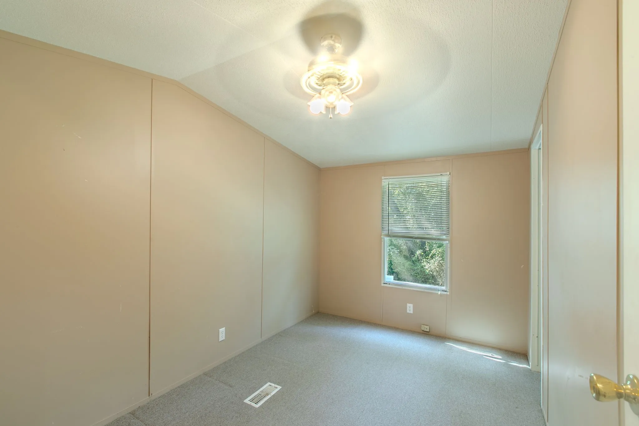 Mobile Home For Sale in Mc Lennan County , 13247 Gholson Road, Waco, Texas 76705, 3 Bedroom, 2 Bathroom, Garage spaces, 1,216 Sqft, built in 1997, mls#21335022, Real Estate Agent in Waco, Homes For Sale in Mc Lennan county, Homes For Sale in Waco, Realtor in Waco Texas, Real Estate Brokerage Independent Realty Texas, Luminita Cordes Realtor