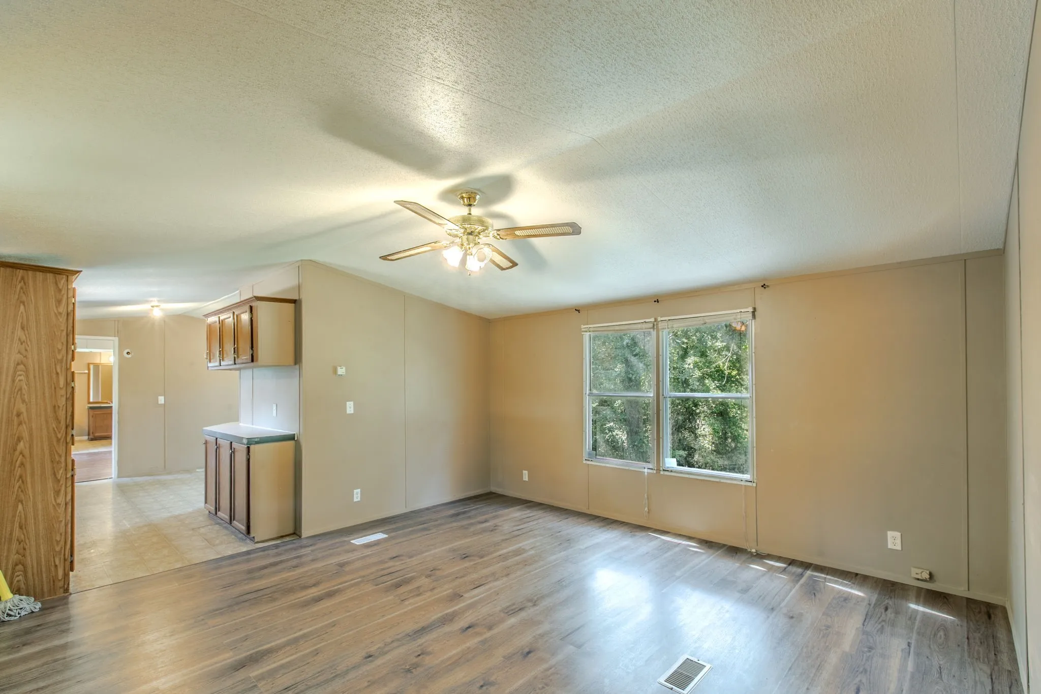 Mobile Home For Sale in Mc Lennan County , 13247 Gholson Road, Waco, Texas 76705, 3 Bedroom, 2 Bathroom, Garage spaces, 1,216 Sqft, built in 1997, mls#21335022, Real Estate Agent in Waco, Homes For Sale in Mc Lennan county, Homes For Sale in Waco, Realtor in Waco Texas, Real Estate Brokerage Independent Realty Texas, Luminita Cordes Realtor