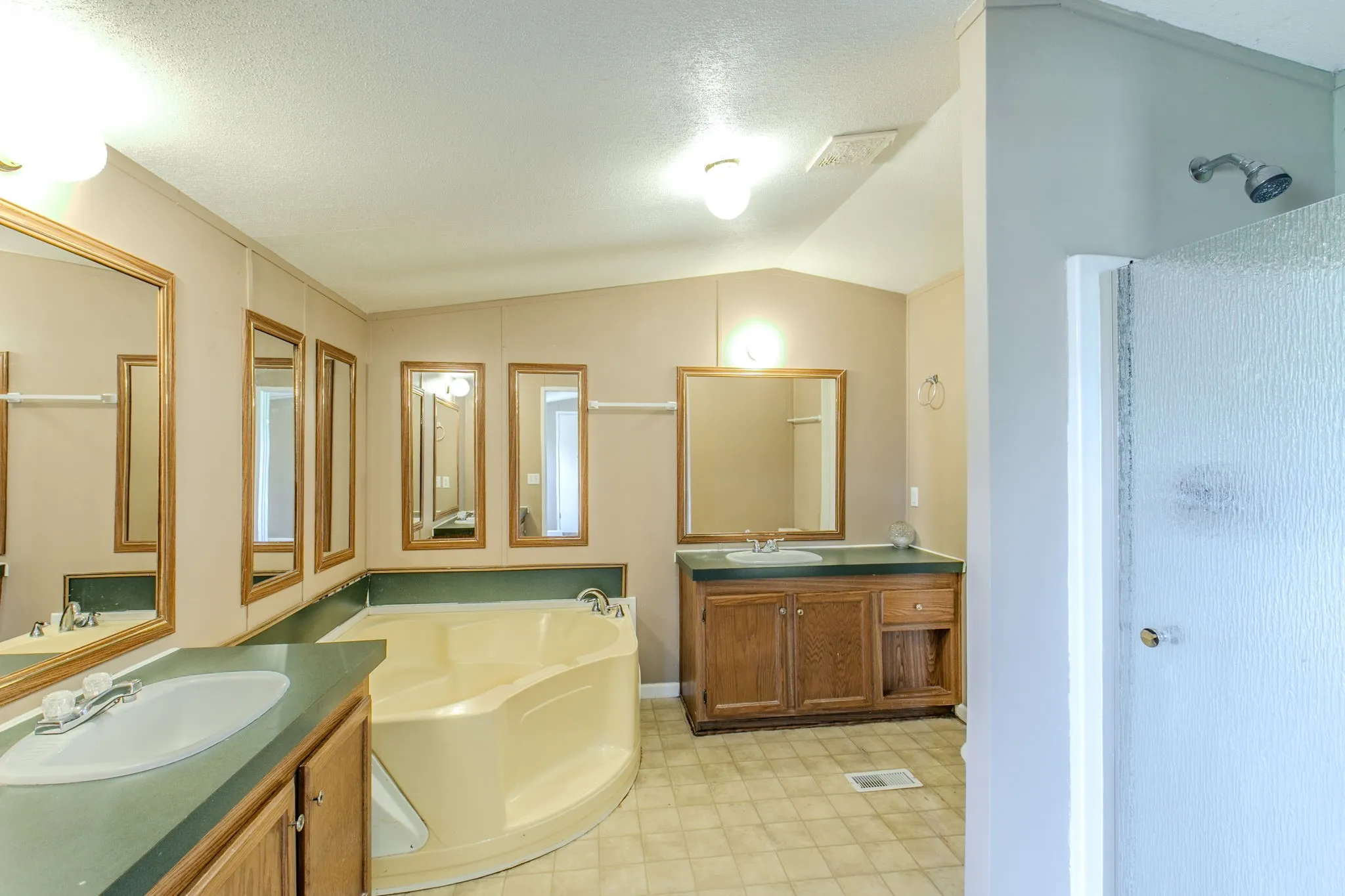 Mobile Home For Sale in Mc Lennan County , 13247 Gholson Road, Waco, Texas 76705, 3 Bedroom, 2 Bathroom, Garage spaces, 1,216 Sqft, built in 1997, mls#21335022, Real Estate Agent in Waco, Homes For Sale in Mc Lennan county, Homes For Sale in Waco, Realtor in Waco Texas, Real Estate Brokerage Independent Realty Texas, Luminita Cordes Realtor