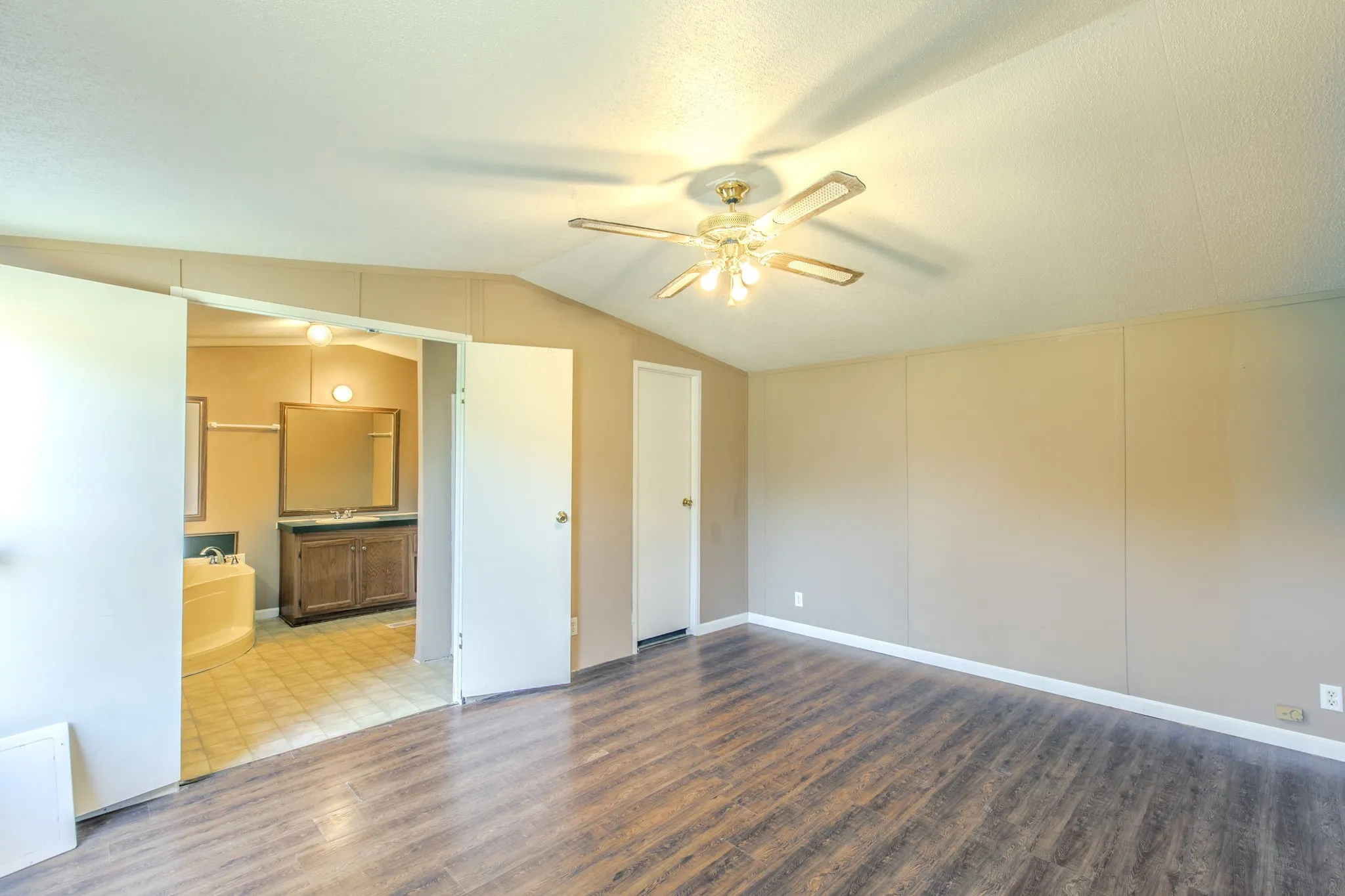 Mobile Home For Sale in Mc Lennan County , 13247 Gholson Road, Waco, Texas 76705, 3 Bedroom, 2 Bathroom, Garage spaces, 1,216 Sqft, built in 1997, mls#21335022, Real Estate Agent in Waco, Homes For Sale in Mc Lennan county, Homes For Sale in Waco, Realtor in Waco Texas, Real Estate Brokerage Independent Realty Texas, Luminita Cordes Realtor