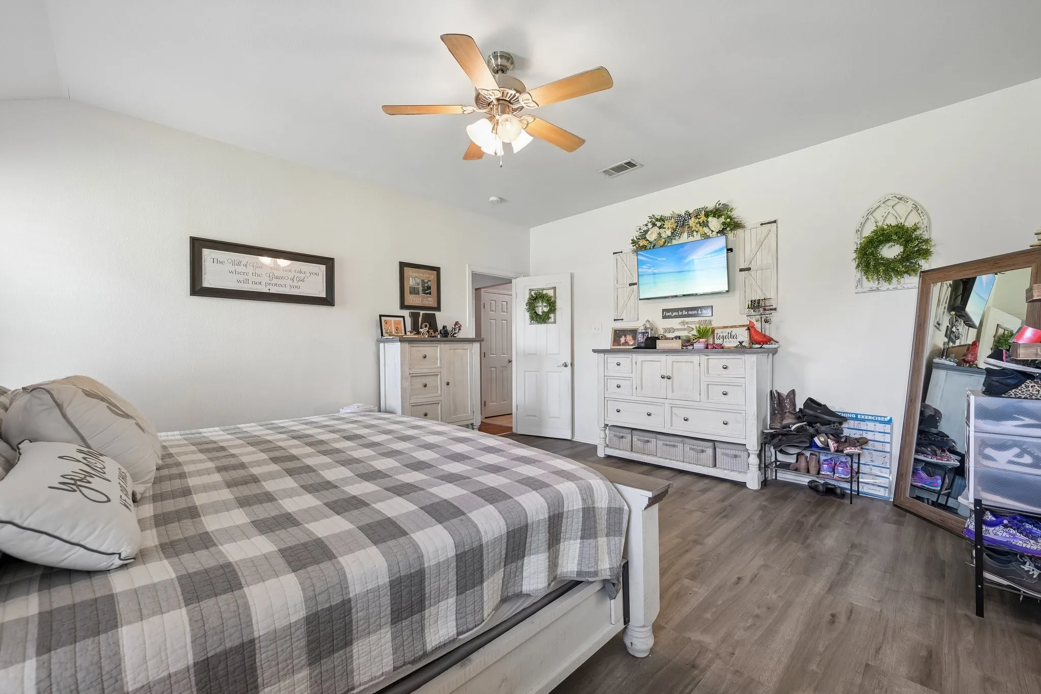 Single Family Residence For Sale in Collin County , 216 Meadow Lark Lane, Anna, Texas 75409, 3 Bedroom, 2 Bathroom, 2 Garage spaces, 1,423 Sqft, built in 2004, mls#21337299, Real Estate Agent in Anna, Homes For Sale in Collin county, Homes For Sale in Anna, Realtor in Anna Texas, Real Estate Brokerage Independent Realty Texas, Luminita Cordes Realtor