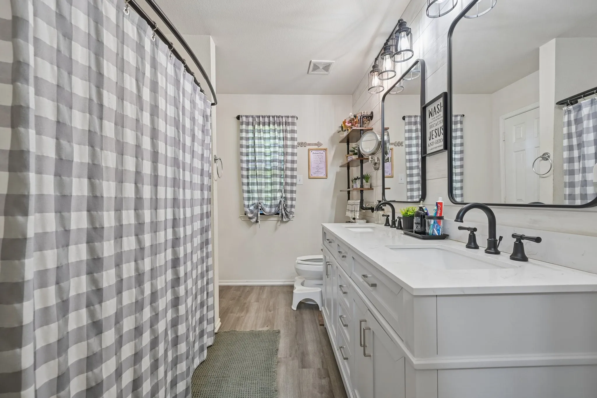 Single Family Residence For Sale in Collin County , 216 Meadow Lark Lane, Anna, Texas 75409, 3 Bedroom, 2 Bathroom, 2 Garage spaces, 1,423 Sqft, built in 2004, mls#21337299, Real Estate Agent in Anna, Homes For Sale in Collin county, Homes For Sale in Anna, Realtor in Anna Texas, Real Estate Brokerage Independent Realty Texas, Luminita Cordes Realtor