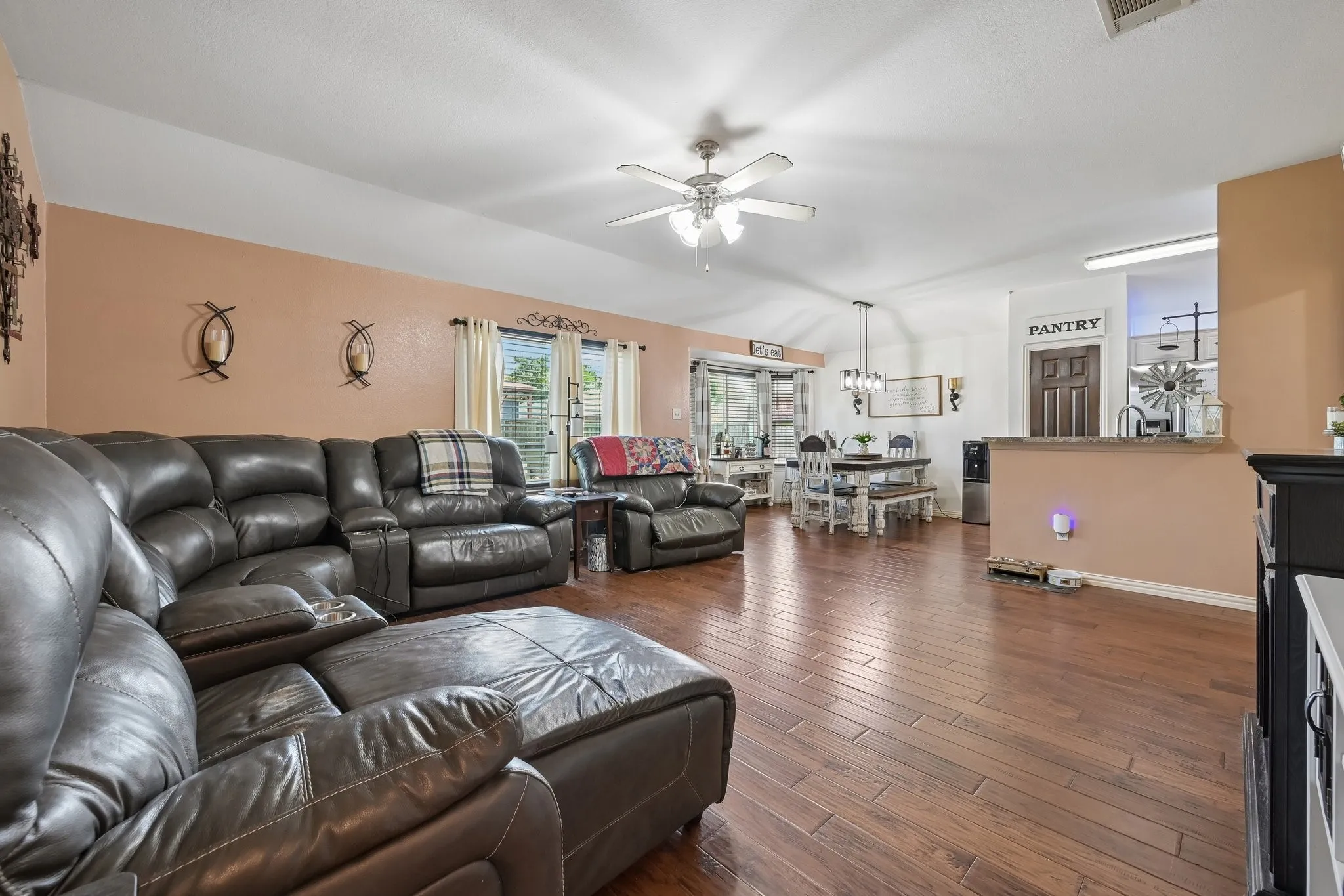 Single Family Residence For Sale in Collin County , 216 Meadow Lark Lane, Anna, Texas 75409, 3 Bedroom, 2 Bathroom, 2 Garage spaces, 1,423 Sqft, built in 2004, mls#21337299, Real Estate Agent in Anna, Homes For Sale in Collin county, Homes For Sale in Anna, Realtor in Anna Texas, Real Estate Brokerage Independent Realty Texas, Luminita Cordes Realtor