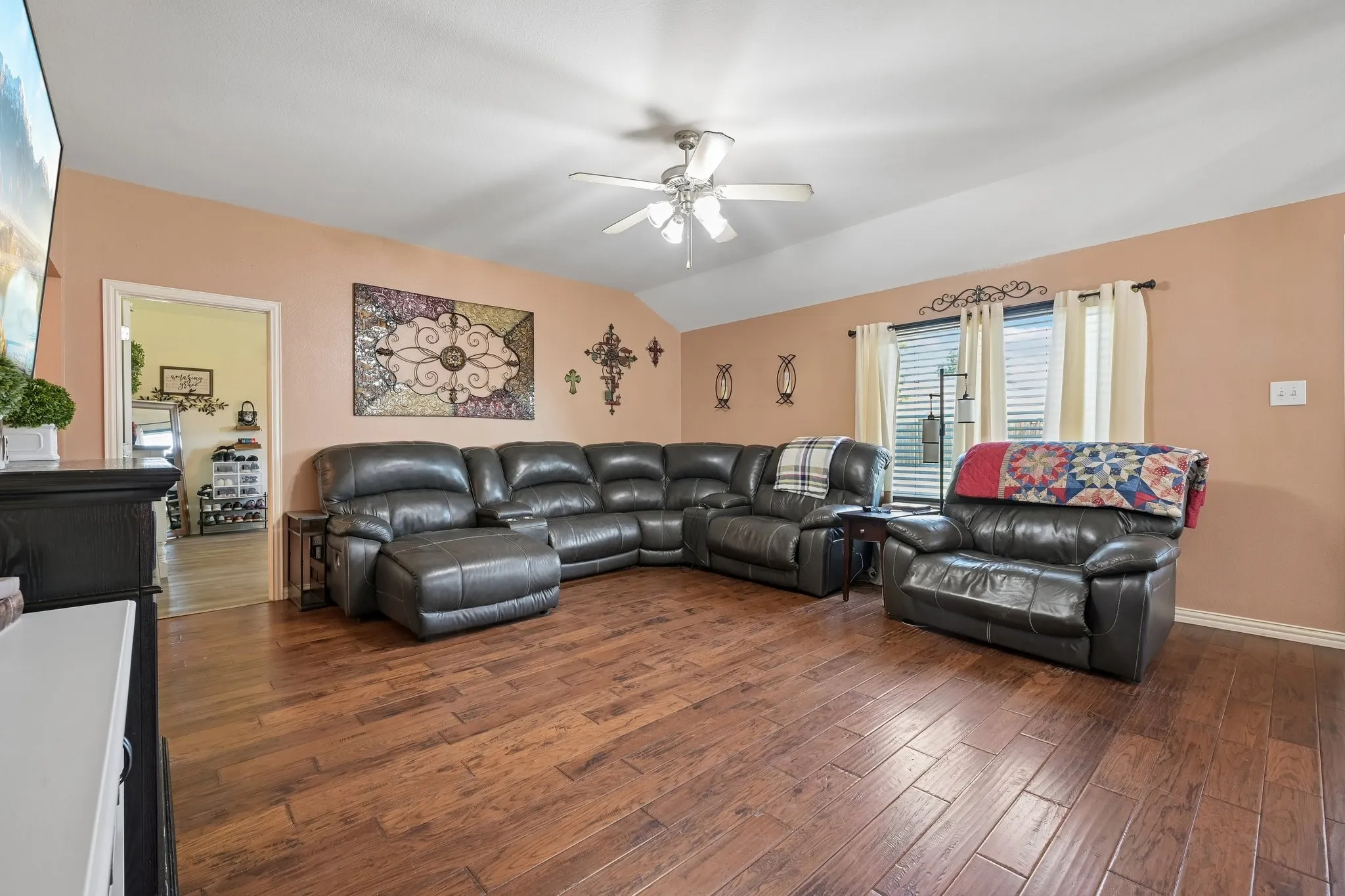 Single Family Residence For Sale in Collin County , 216 Meadow Lark Lane, Anna, Texas 75409, 3 Bedroom, 2 Bathroom, 2 Garage spaces, 1,423 Sqft, built in 2004, mls#21337299, Real Estate Agent in Anna, Homes For Sale in Collin county, Homes For Sale in Anna, Realtor in Anna Texas, Real Estate Brokerage Independent Realty Texas, Luminita Cordes Realtor