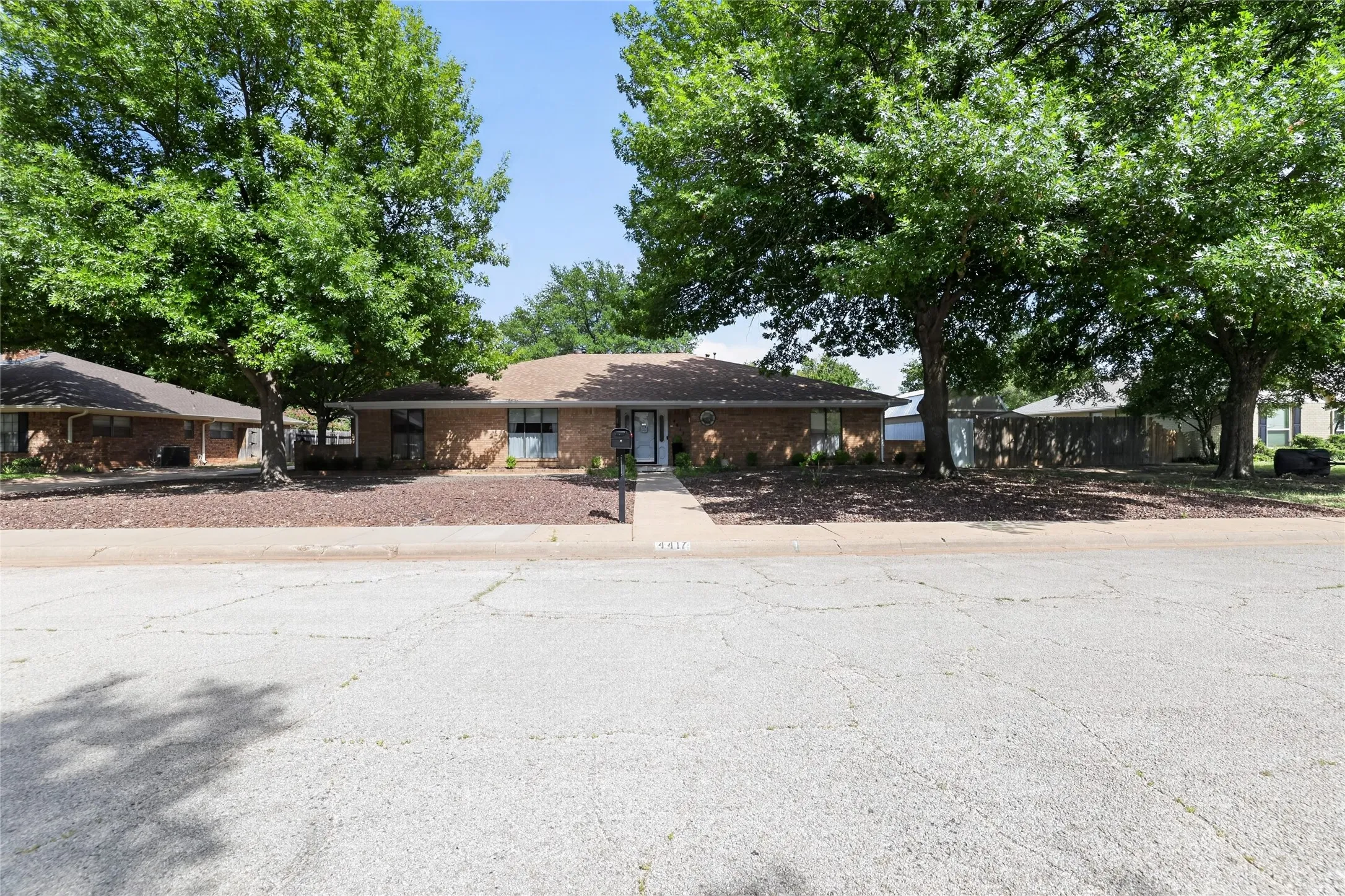 Single Family Residence For Sale in Wichita County , 4417 Tobago, Wichita Falls, Texas 76308, 3 Bedroom, 2 Bathroom, 2 Garage spaces, 2,606 Sqft, built in 1976, mls#21339207, Real Estate Agent in Wichita Falls, Homes For Sale in Wichita county, Homes For Sale in Wichita Falls, Realtor in Wichita Falls Texas, Real Estate Brokerage Independent Realty Texas, Luminita Cordes Realtor