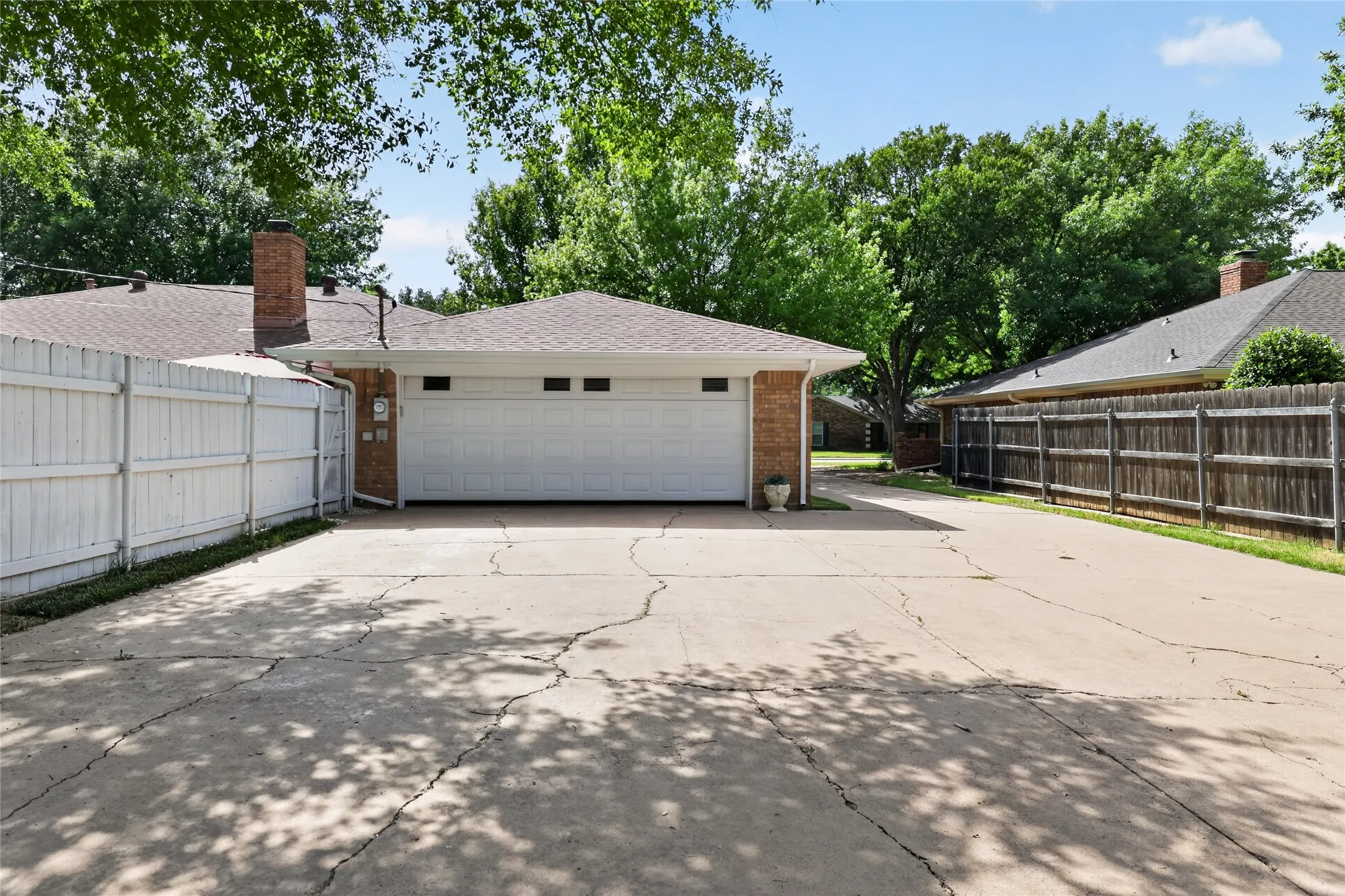 Single Family Residence For Sale in Wichita County , 4417 Tobago, Wichita Falls, Texas 76308, 3 Bedroom, 2 Bathroom, 2 Garage spaces, 2,606 Sqft, built in 1976, mls#21339207, Real Estate Agent in Wichita Falls, Homes For Sale in Wichita county, Homes For Sale in Wichita Falls, Realtor in Wichita Falls Texas, Real Estate Brokerage Independent Realty Texas, Luminita Cordes Realtor