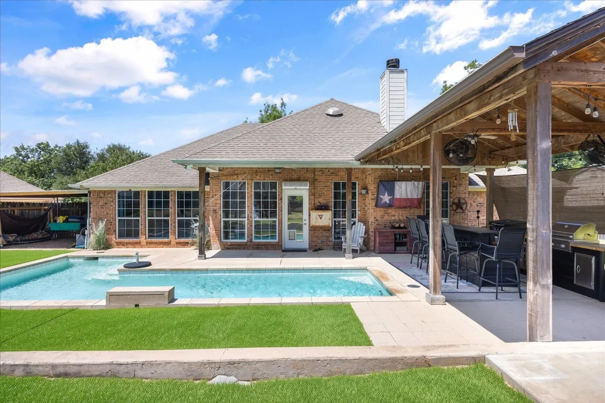 Single Family Residence For Sale in Hood County , 3930 Buena Vista Circle, Granbury, Texas 76049, 3 Bedroom, 2 Bathroom, 2 Garage spaces, 1,759 Sqft, built in 2005, mls#21337511, Real Estate Agent in Granbury, Homes For Sale in Hood county, Homes For Sale in Granbury, Realtor in Granbury Texas, Real Estate Brokerage Independent Realty Texas, Luminita Cordes Realtor
