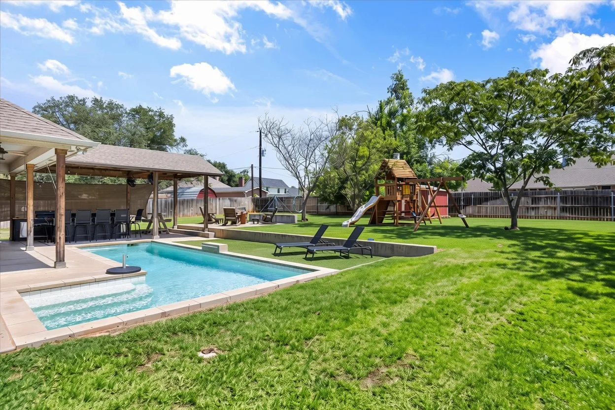 Single Family Residence For Sale in Hood County , 3930 Buena Vista Circle, Granbury, Texas 76049, 3 Bedroom, 2 Bathroom, 2 Garage spaces, 1,759 Sqft, built in 2005, mls#21337511, Real Estate Agent in Granbury, Homes For Sale in Hood county, Homes For Sale in Granbury, Realtor in Granbury Texas, Real Estate Brokerage Independent Realty Texas, Luminita Cordes Realtor