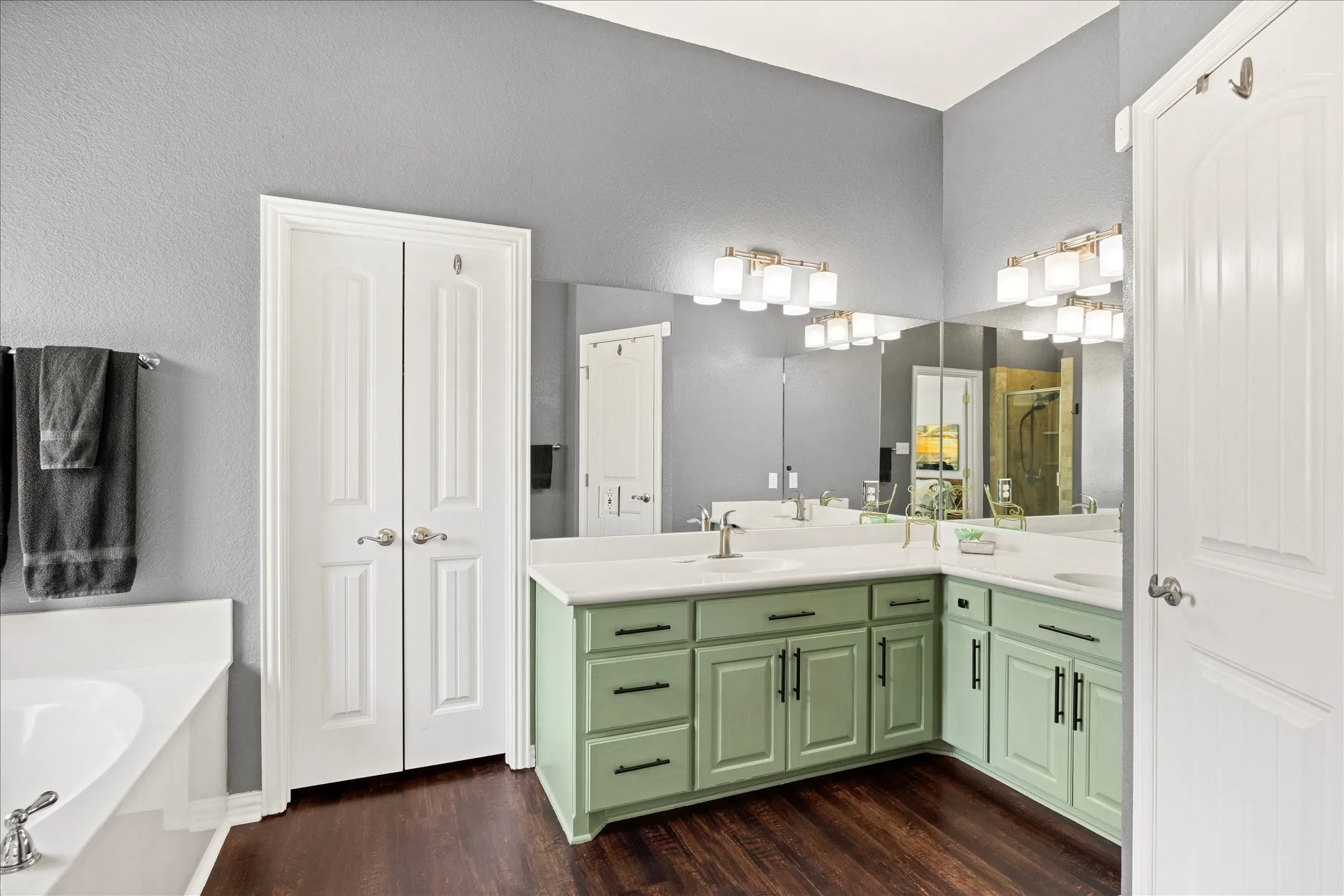 Single Family Residence For Sale in Hood County , 3930 Buena Vista Circle, Granbury, Texas 76049, 3 Bedroom, 2 Bathroom, 2 Garage spaces, 1,759 Sqft, built in 2005, mls#21337511, Real Estate Agent in Granbury, Homes For Sale in Hood county, Homes For Sale in Granbury, Realtor in Granbury Texas, Real Estate Brokerage Independent Realty Texas, Luminita Cordes Realtor