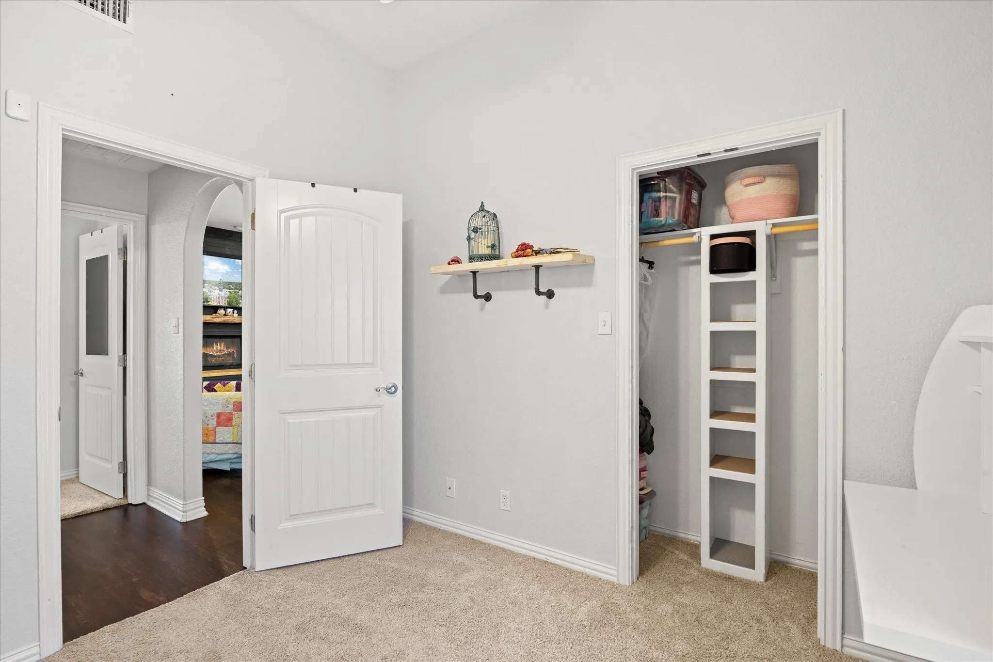 Single Family Residence For Sale in Hood County , 3930 Buena Vista Circle, Granbury, Texas 76049, 3 Bedroom, 2 Bathroom, 2 Garage spaces, 1,759 Sqft, built in 2005, mls#21337511, Real Estate Agent in Granbury, Homes For Sale in Hood county, Homes For Sale in Granbury, Realtor in Granbury Texas, Real Estate Brokerage Independent Realty Texas, Luminita Cordes Realtor