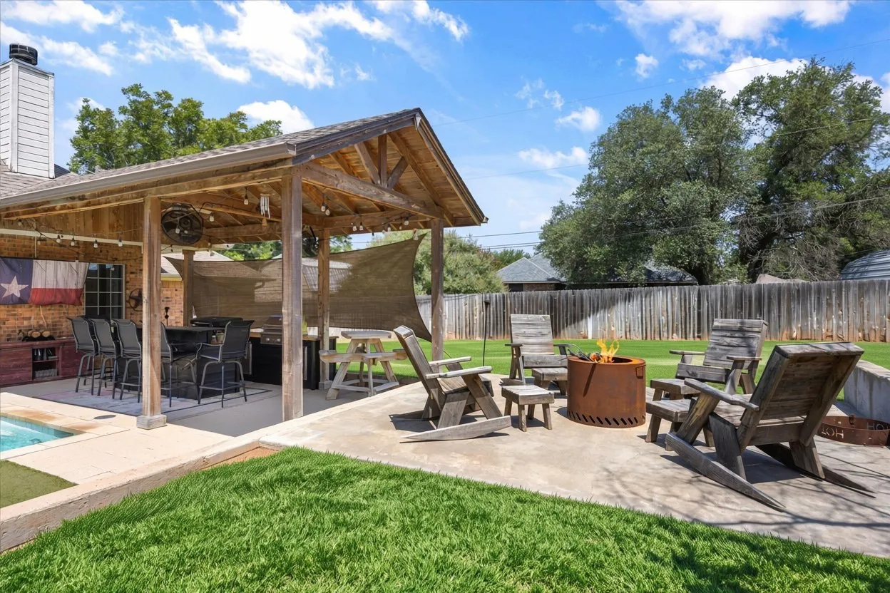 Single Family Residence For Sale in Hood County , 3930 Buena Vista Circle, Granbury, Texas 76049, 3 Bedroom, 2 Bathroom, 2 Garage spaces, 1,759 Sqft, built in 2005, mls#21337511, Real Estate Agent in Granbury, Homes For Sale in Hood county, Homes For Sale in Granbury, Realtor in Granbury Texas, Real Estate Brokerage Independent Realty Texas, Luminita Cordes Realtor
