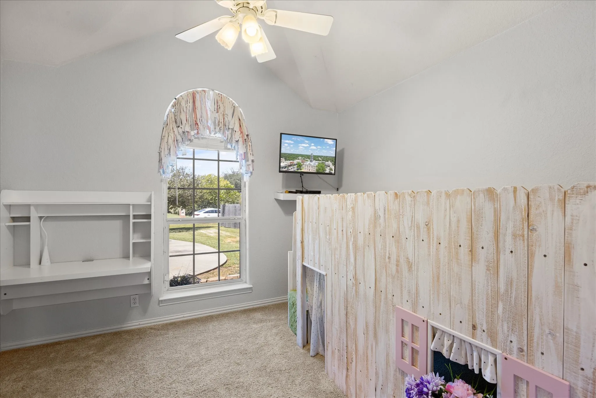 Single Family Residence For Sale in Hood County , 3930 Buena Vista Circle, Granbury, Texas 76049, 3 Bedroom, 2 Bathroom, 2 Garage spaces, 1,759 Sqft, built in 2005, mls#21337511, Real Estate Agent in Granbury, Homes For Sale in Hood county, Homes For Sale in Granbury, Realtor in Granbury Texas, Real Estate Brokerage Independent Realty Texas, Luminita Cordes Realtor