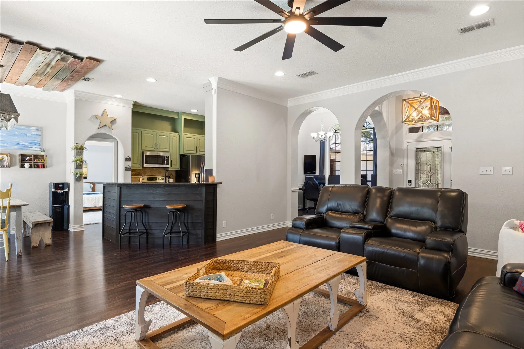 Single Family Residence For Sale in Hood County , 3930 Buena Vista Circle, Granbury, Texas 76049, 3 Bedroom, 2 Bathroom, 2 Garage spaces, 1,759 Sqft, built in 2005, mls#21337511, Real Estate Agent in Granbury, Homes For Sale in Hood county, Homes For Sale in Granbury, Realtor in Granbury Texas, Real Estate Brokerage Independent Realty Texas, Luminita Cordes Realtor