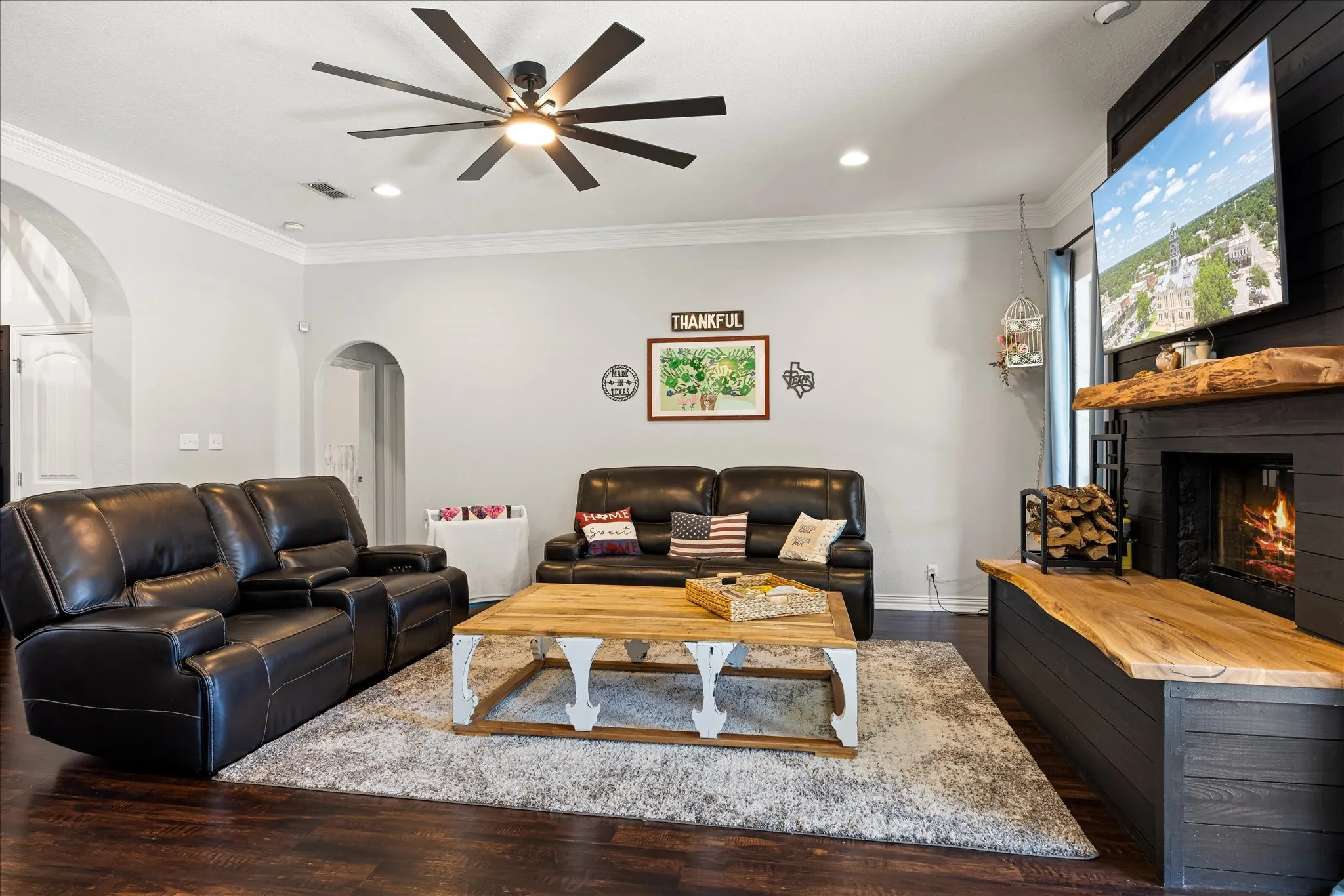 Single Family Residence For Sale in Hood County , 3930 Buena Vista Circle, Granbury, Texas 76049, 3 Bedroom, 2 Bathroom, 2 Garage spaces, 1,759 Sqft, built in 2005, mls#21337511, Real Estate Agent in Granbury, Homes For Sale in Hood county, Homes For Sale in Granbury, Realtor in Granbury Texas, Real Estate Brokerage Independent Realty Texas, Luminita Cordes Realtor