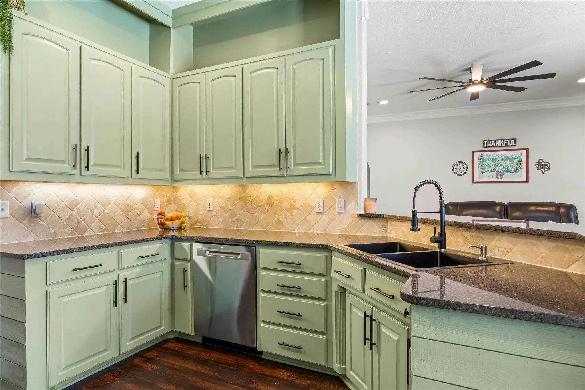Single Family Residence For Sale in Hood County , 3930 Buena Vista Circle, Granbury, Texas 76049, 3 Bedroom, 2 Bathroom, 2 Garage spaces, 1,759 Sqft, built in 2005, mls#21337511, Real Estate Agent in Granbury, Homes For Sale in Hood county, Homes For Sale in Granbury, Realtor in Granbury Texas, Real Estate Brokerage Independent Realty Texas, Luminita Cordes Realtor