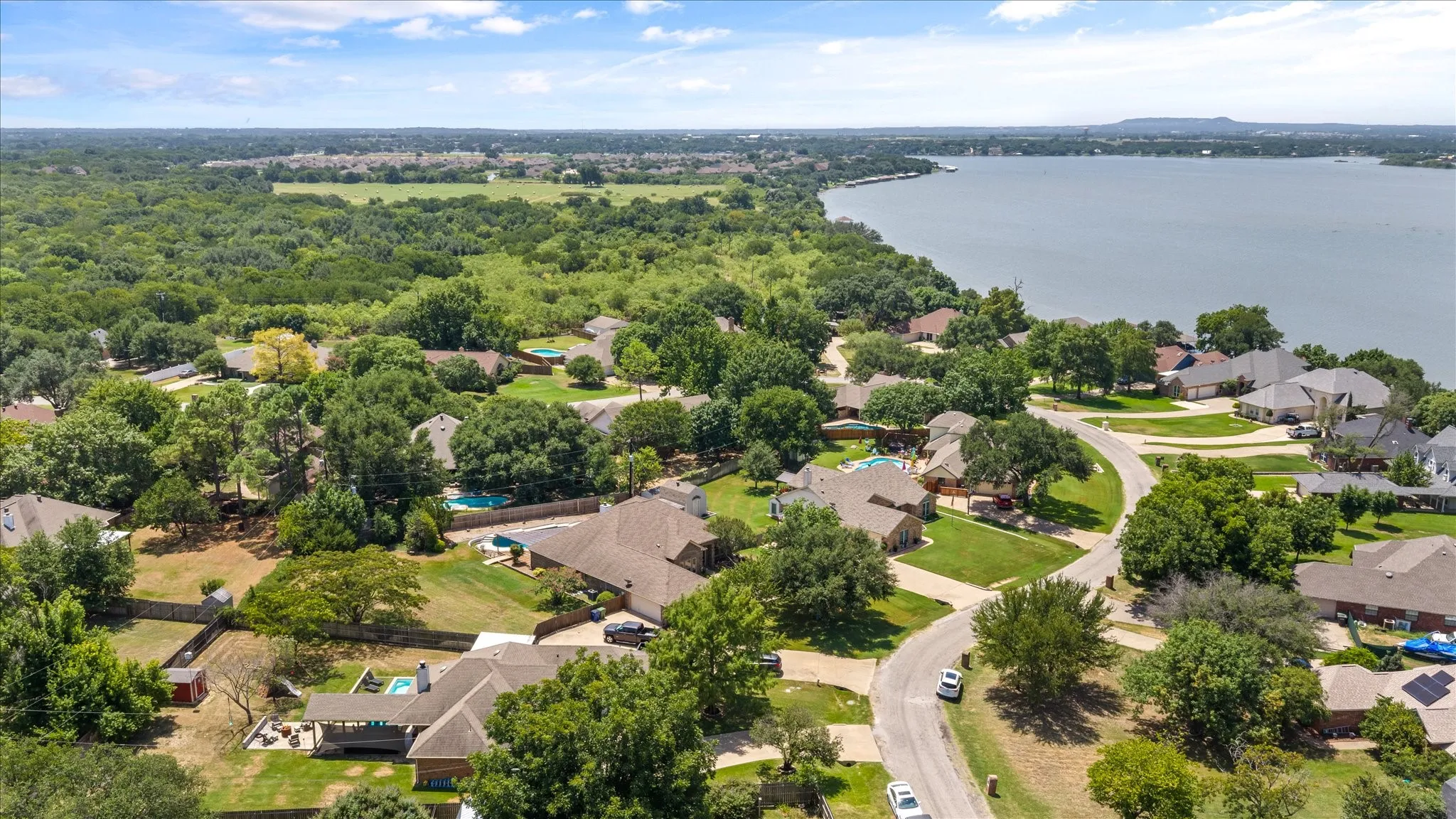 Single Family Residence For Sale in Hood County , 3930 Buena Vista Circle, Granbury, Texas 76049, 3 Bedroom, 2 Bathroom, 2 Garage spaces, 1,759 Sqft, built in 2005, mls#21337511, Real Estate Agent in Granbury, Homes For Sale in Hood county, Homes For Sale in Granbury, Realtor in Granbury Texas, Real Estate Brokerage Independent Realty Texas, Luminita Cordes Realtor