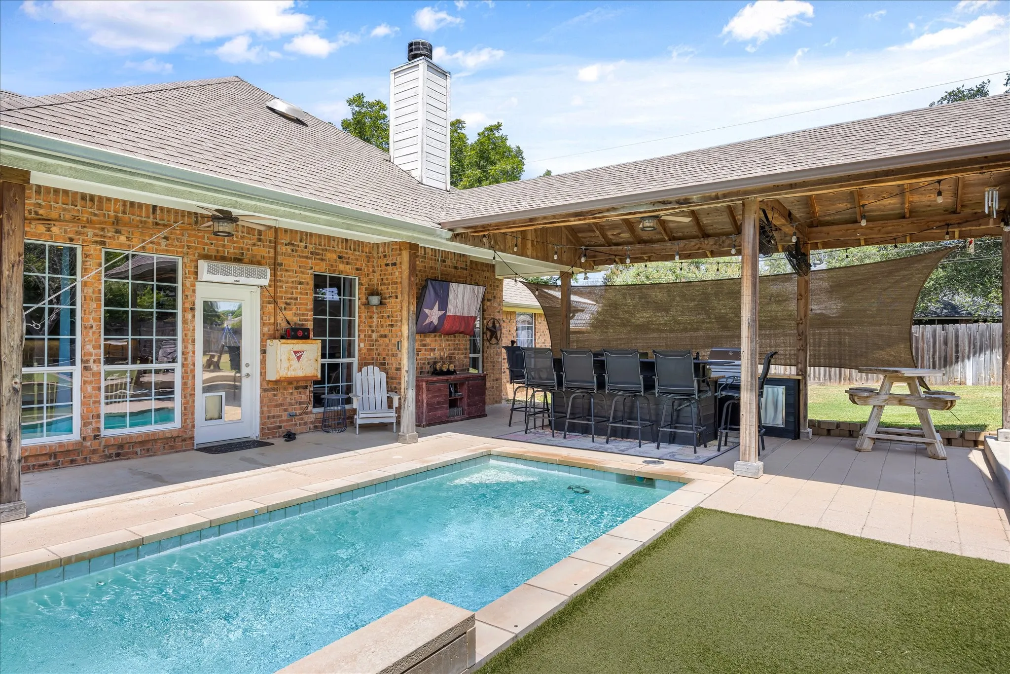 Single Family Residence For Sale in Hood County , 3930 Buena Vista Circle, Granbury, Texas 76049, 3 Bedroom, 2 Bathroom, 2 Garage spaces, 1,759 Sqft, built in 2005, mls#21337511, Real Estate Agent in Granbury, Homes For Sale in Hood county, Homes For Sale in Granbury, Realtor in Granbury Texas, Real Estate Brokerage Independent Realty Texas, Luminita Cordes Realtor