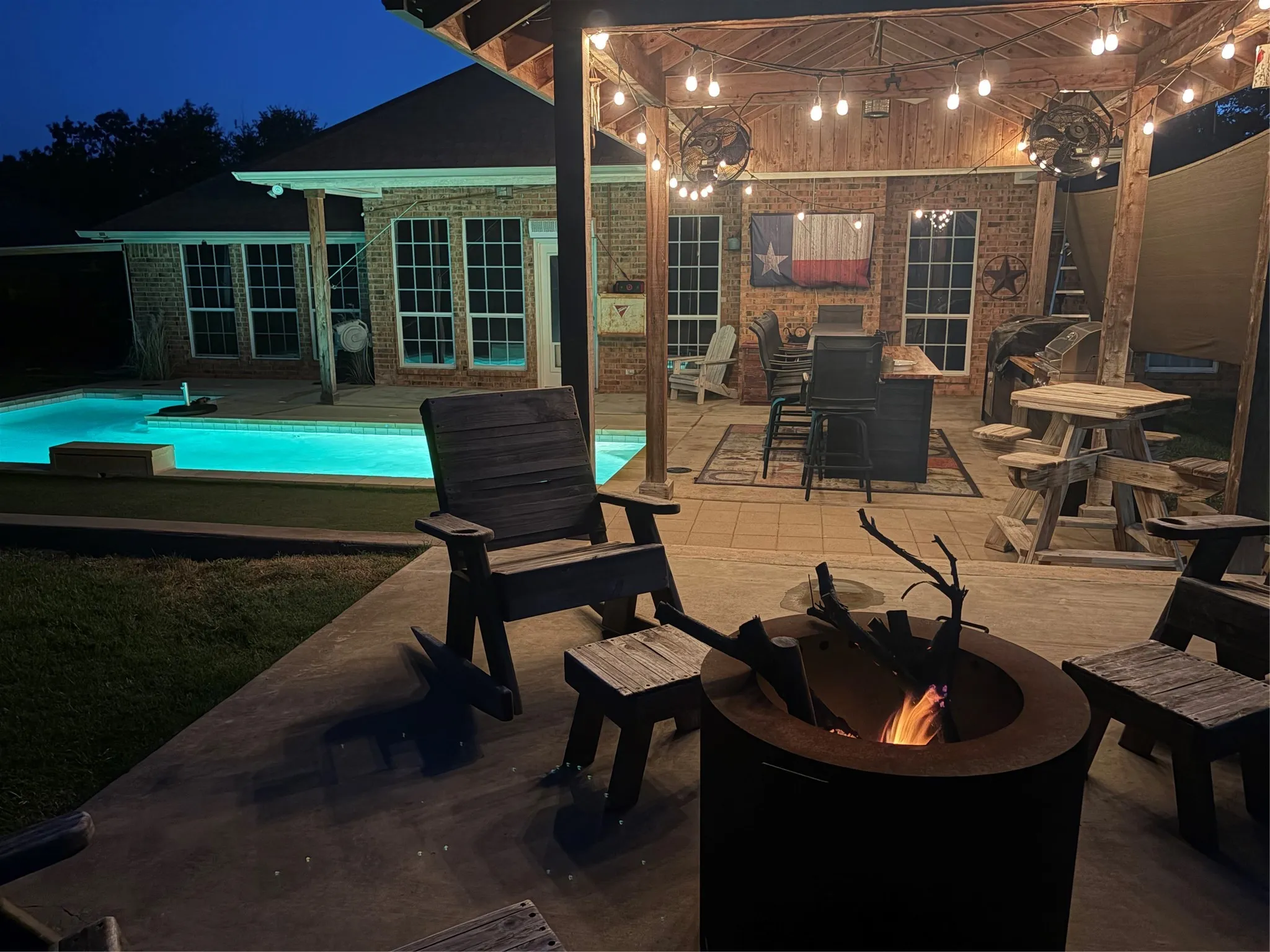 Single Family Residence For Sale in Hood County , 3930 Buena Vista Circle, Granbury, Texas 76049, 3 Bedroom, 2 Bathroom, 2 Garage spaces, 1,759 Sqft, built in 2005, mls#21337511, Real Estate Agent in Granbury, Homes For Sale in Hood county, Homes For Sale in Granbury, Realtor in Granbury Texas, Real Estate Brokerage Independent Realty Texas, Luminita Cordes Realtor