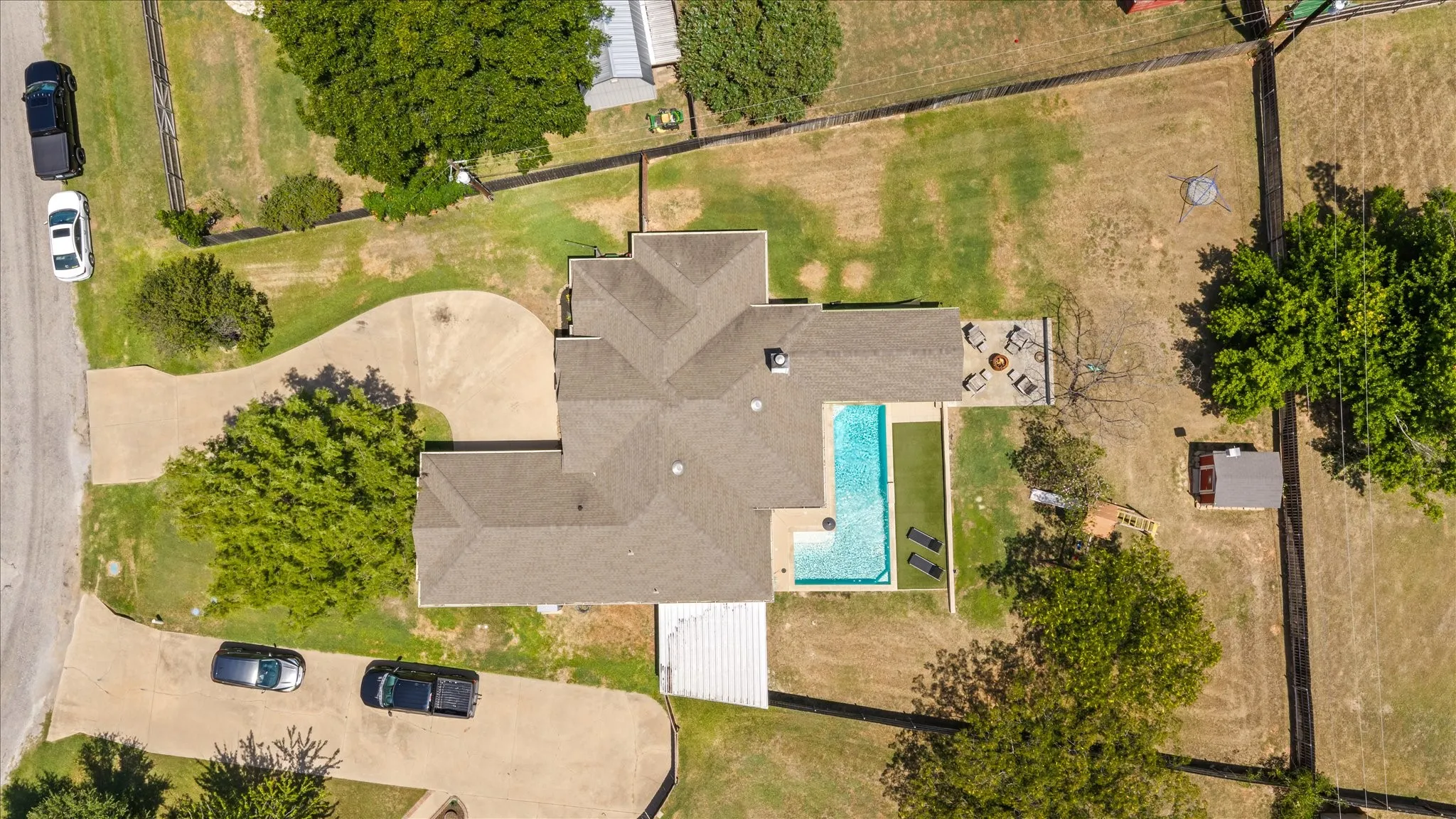 Single Family Residence For Sale in Hood County , 3930 Buena Vista Circle, Granbury, Texas 76049, 3 Bedroom, 2 Bathroom, 2 Garage spaces, 1,759 Sqft, built in 2005, mls#21337511, Real Estate Agent in Granbury, Homes For Sale in Hood county, Homes For Sale in Granbury, Realtor in Granbury Texas, Real Estate Brokerage Independent Realty Texas, Luminita Cordes Realtor