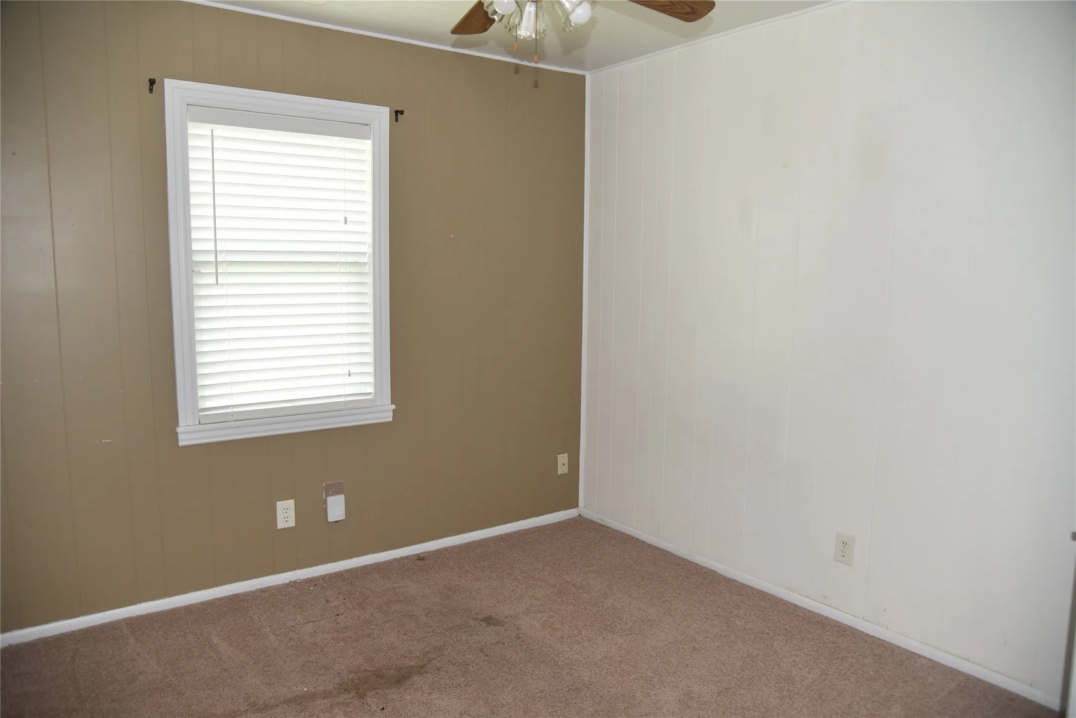 Single Family Residence For Rent in Tarrant County , 856 Renfro Drive, White Settlement, Texas 76108, 3 Bedroom, 1 Bathroom, 1 Garage spaces, 910 Sqft, built in 1960, mls#21338738, Real Estate Agent in White Settlement, Homes For Rent in Tarrant county, Homes For Rent in White Settlement, Realtor in White Settlement Texas, Real Estate Brokerage Independent Realty Texas, Luminita Cordes Realtor