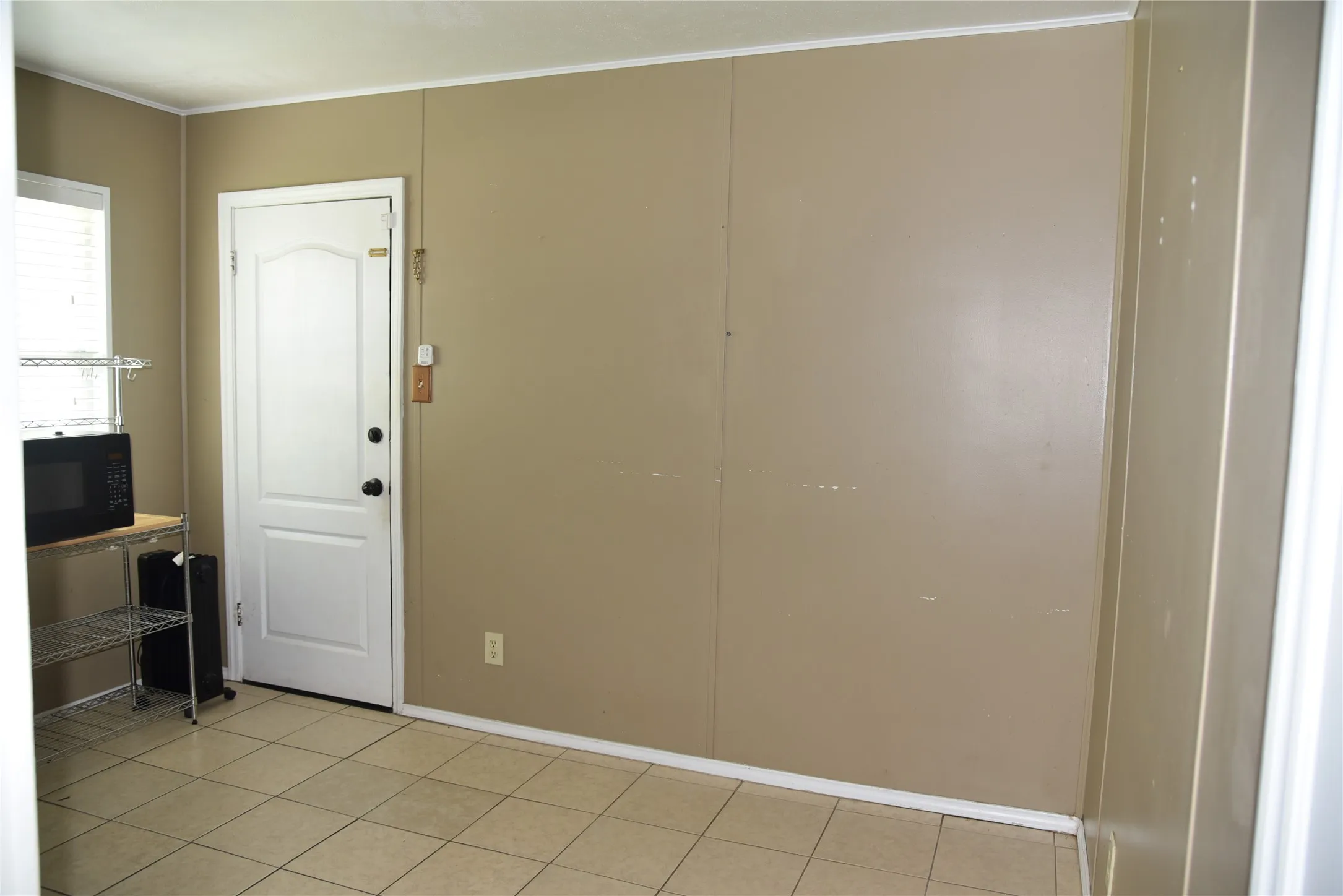 Single Family Residence For Rent in Tarrant County , 856 Renfro Drive, White Settlement, Texas 76108, 3 Bedroom, 1 Bathroom, 1 Garage spaces, 910 Sqft, built in 1960, mls#21338738, Real Estate Agent in White Settlement, Homes For Rent in Tarrant county, Homes For Rent in White Settlement, Realtor in White Settlement Texas, Real Estate Brokerage Independent Realty Texas, Luminita Cordes Realtor