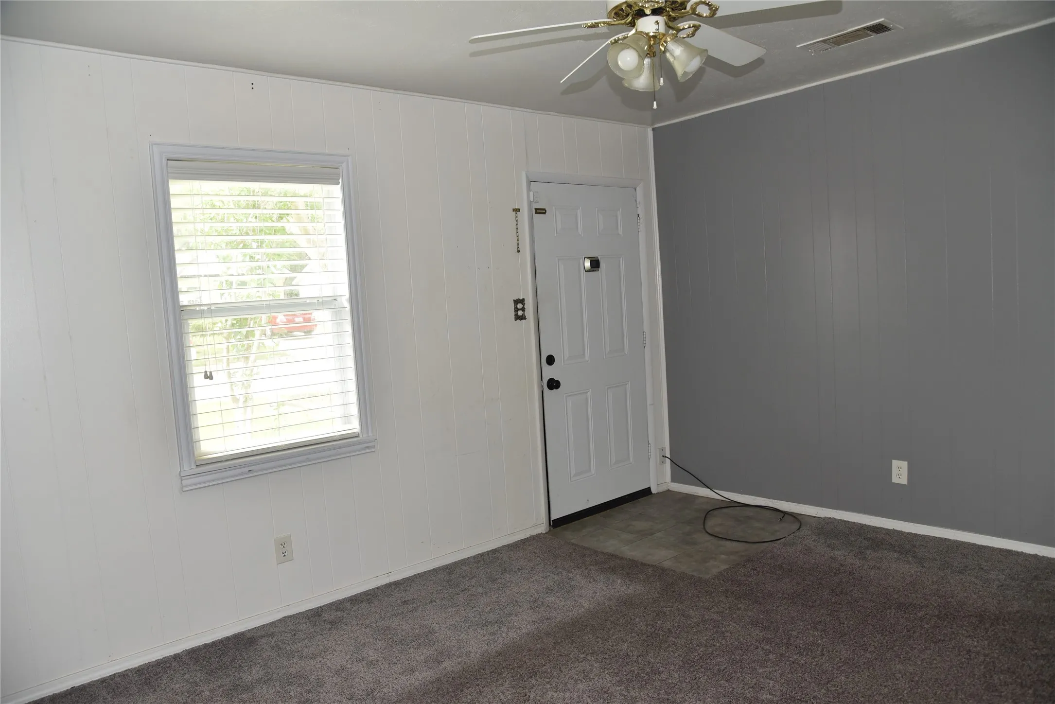 Single Family Residence For Rent in Tarrant County , 856 Renfro Drive, White Settlement, Texas 76108, 3 Bedroom, 1 Bathroom, 1 Garage spaces, 910 Sqft, built in 1960, mls#21338738, Real Estate Agent in White Settlement, Homes For Rent in Tarrant county, Homes For Rent in White Settlement, Realtor in White Settlement Texas, Real Estate Brokerage Independent Realty Texas, Luminita Cordes Realtor