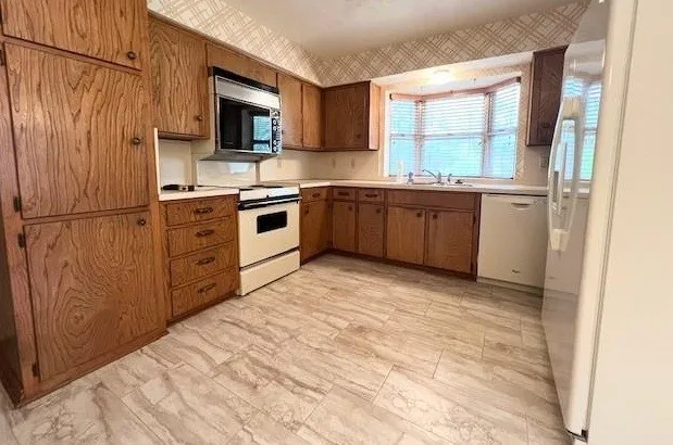 Single Family Residence For Sale in Denton County , 2621 Picadilly Lane, Denton, Texas 76209, 3 Bedroom, 2 Bathroom, 2 Garage spaces, 2,286 Sqft, built in 1975, mls#21339613, Real Estate Agent in Denton, Homes For Sale in Denton county, Homes For Sale in Denton, Realtor in Denton Texas, Real Estate Brokerage Independent Realty Texas, Luminita Cordes Realtor
