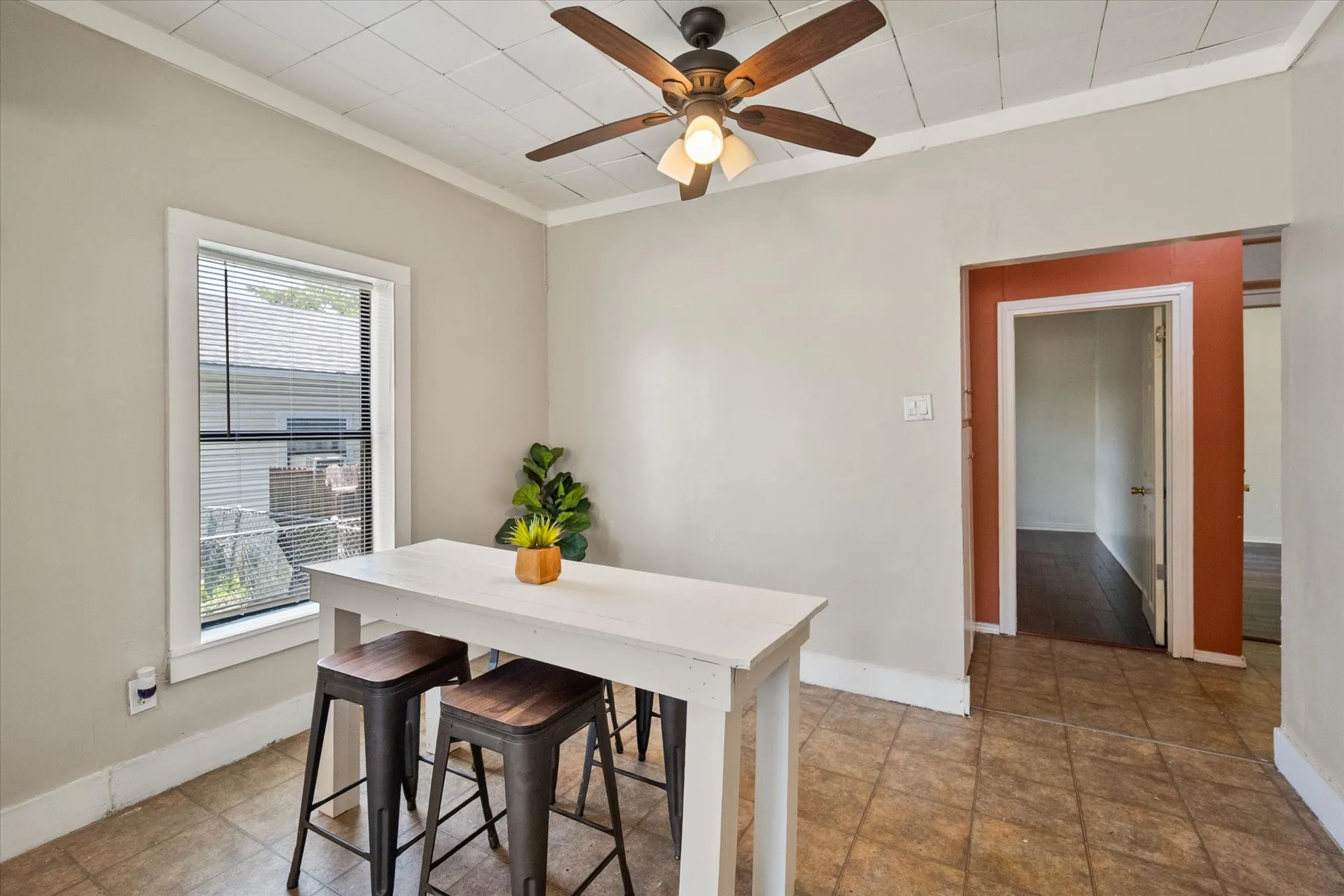 Single Family Residence For Sale in Ellis County , 109 E Tyler Street, Ennis, Texas 75119, 3 Bedroom, 2 Bathroom, Garage spaces, 1,605 Sqft, built in 1953, mls#21339305, Real Estate Agent in Ennis, Homes For Sale in Ellis county, Homes For Sale in Ennis, Realtor in Ennis Texas, Real Estate Brokerage Independent Realty Texas, Luminita Cordes Realtor