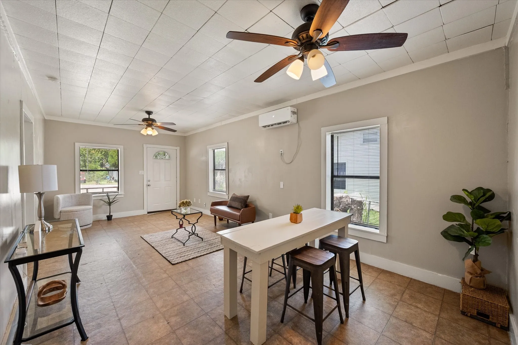 Single Family Residence For Sale in Ellis County , 109 E Tyler Street, Ennis, Texas 75119, 3 Bedroom, 2 Bathroom, Garage spaces, 1,605 Sqft, built in 1953, mls#21339305, Real Estate Agent in Ennis, Homes For Sale in Ellis county, Homes For Sale in Ennis, Realtor in Ennis Texas, Real Estate Brokerage Independent Realty Texas, Luminita Cordes Realtor