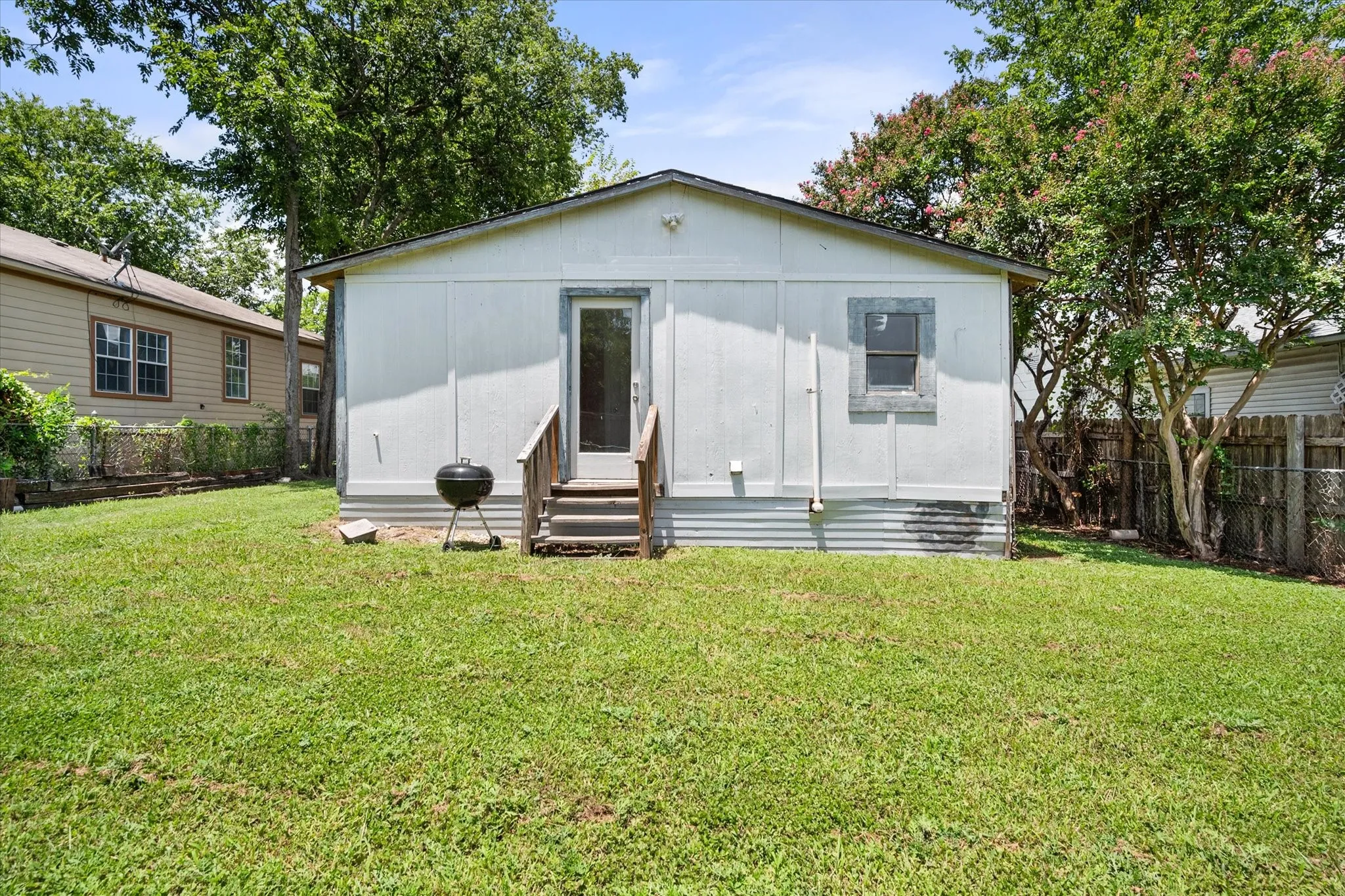 Single Family Residence For Sale in Ellis County , 109 E Tyler Street, Ennis, Texas 75119, 3 Bedroom, 2 Bathroom, Garage spaces, 1,605 Sqft, built in 1953, mls#21339305, Real Estate Agent in Ennis, Homes For Sale in Ellis county, Homes For Sale in Ennis, Realtor in Ennis Texas, Real Estate Brokerage Independent Realty Texas, Luminita Cordes Realtor
