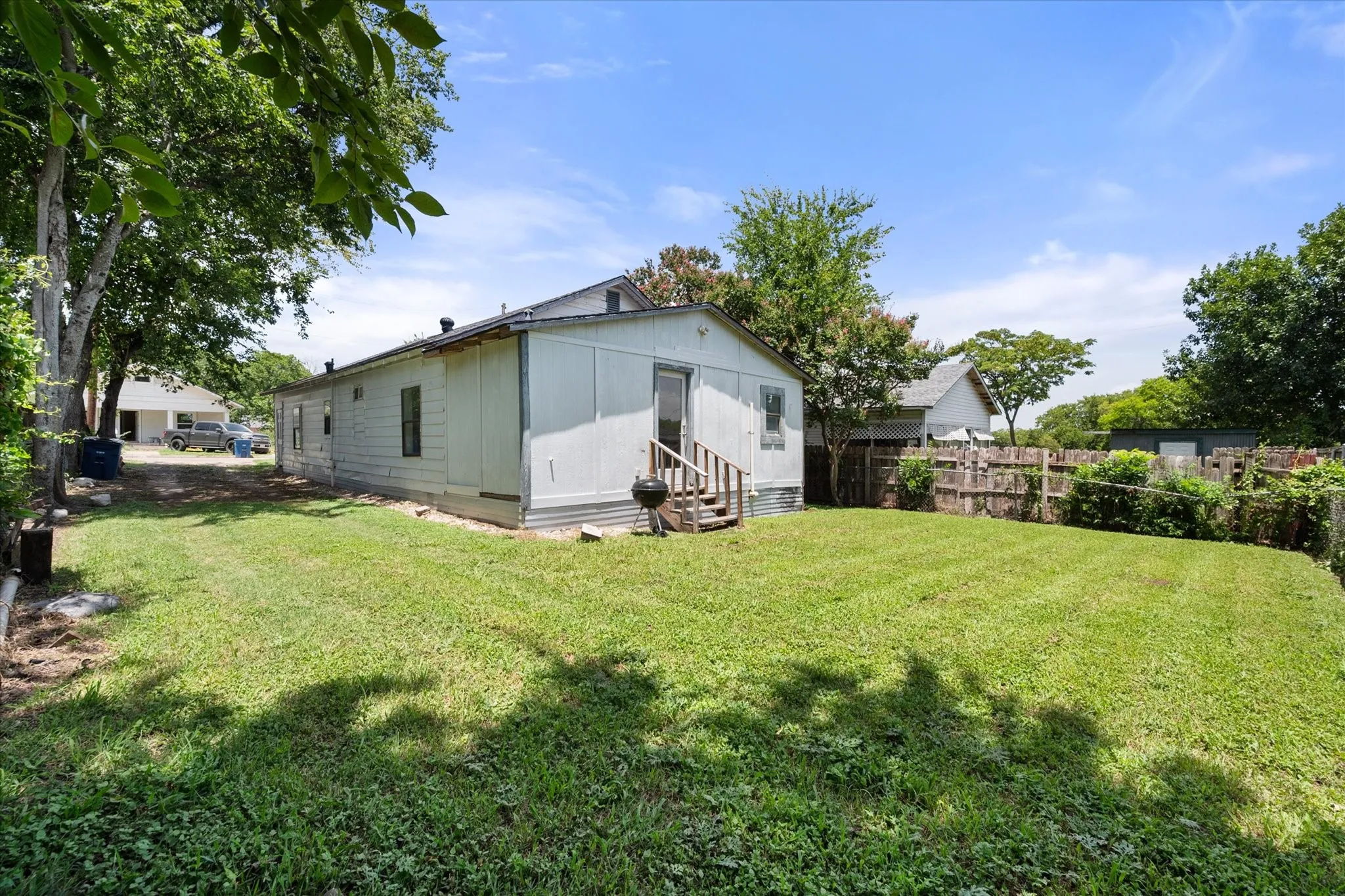 Single Family Residence For Sale in Ellis County , 109 E Tyler Street, Ennis, Texas 75119, 3 Bedroom, 2 Bathroom, Garage spaces, 1,605 Sqft, built in 1953, mls#21339305, Real Estate Agent in Ennis, Homes For Sale in Ellis county, Homes For Sale in Ennis, Realtor in Ennis Texas, Real Estate Brokerage Independent Realty Texas, Luminita Cordes Realtor