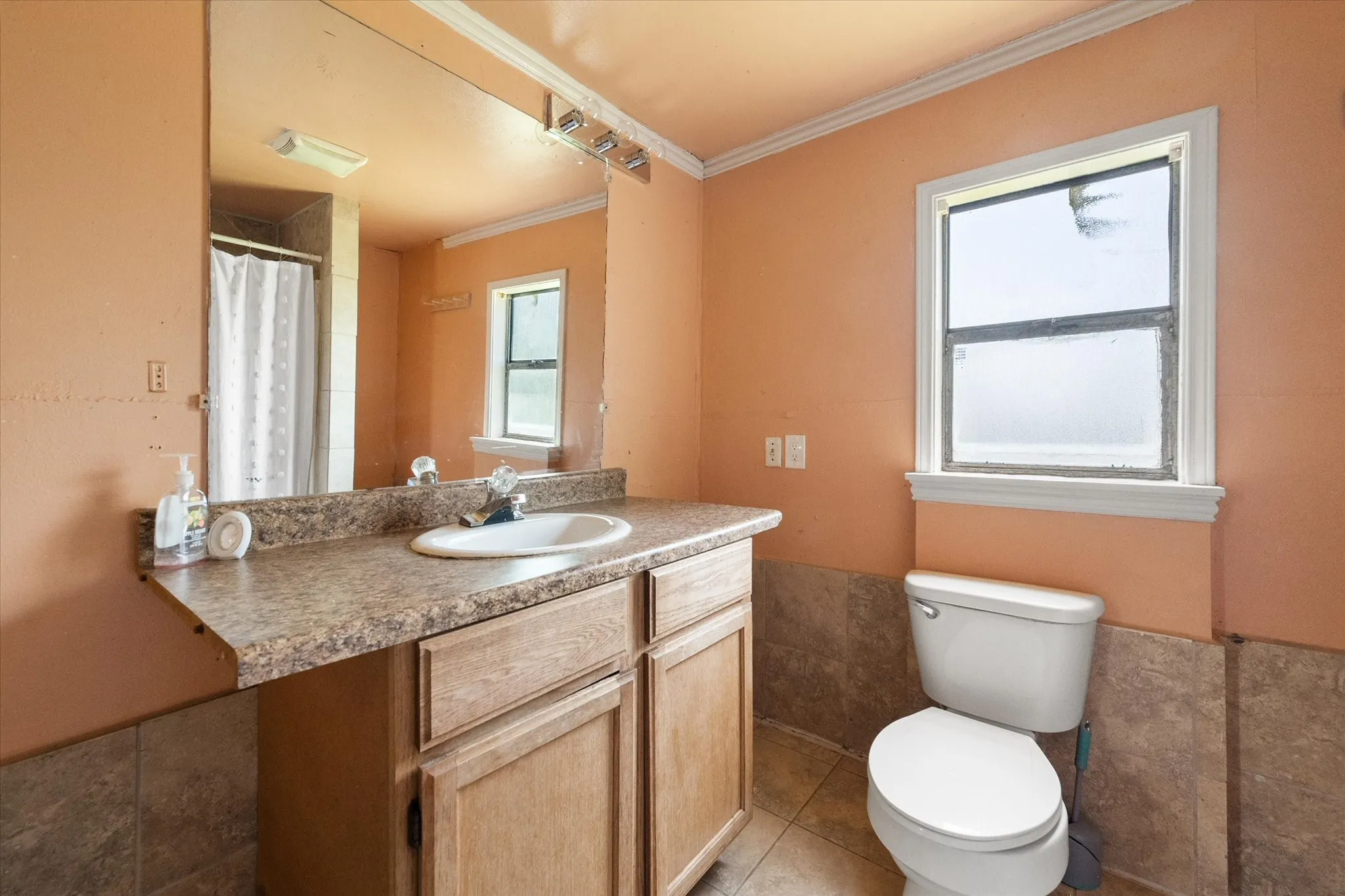 Single Family Residence For Sale in Ellis County , 109 E Tyler Street, Ennis, Texas 75119, 3 Bedroom, 2 Bathroom, Garage spaces, 1,605 Sqft, built in 1953, mls#21339305, Real Estate Agent in Ennis, Homes For Sale in Ellis county, Homes For Sale in Ennis, Realtor in Ennis Texas, Real Estate Brokerage Independent Realty Texas, Luminita Cordes Realtor