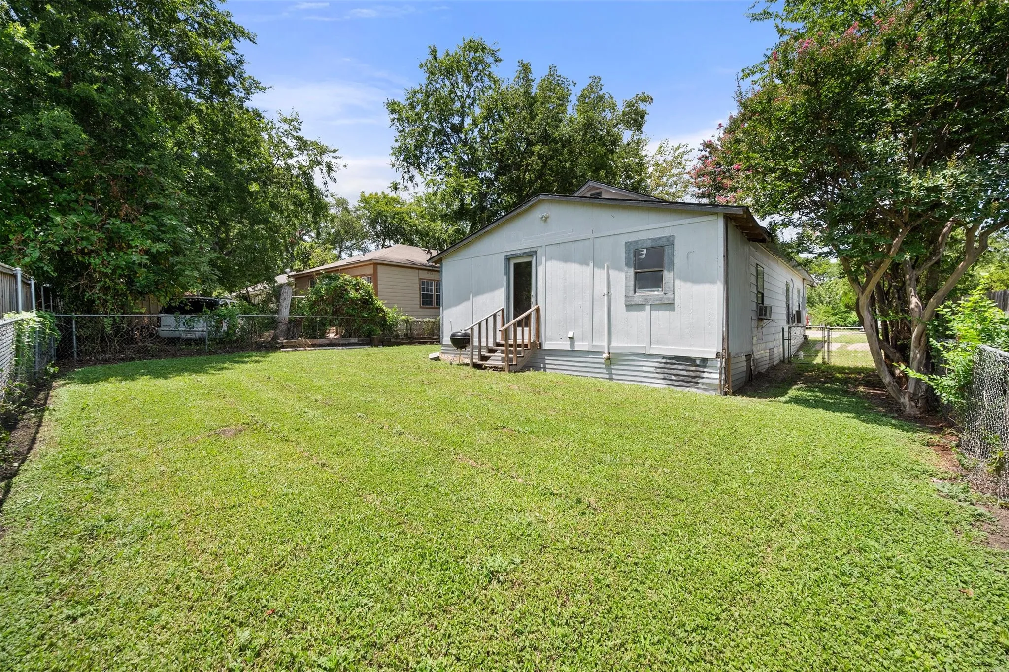 Single Family Residence For Sale in Ellis County , 109 E Tyler Street, Ennis, Texas 75119, 3 Bedroom, 2 Bathroom, Garage spaces, 1,605 Sqft, built in 1953, mls#21339305, Real Estate Agent in Ennis, Homes For Sale in Ellis county, Homes For Sale in Ennis, Realtor in Ennis Texas, Real Estate Brokerage Independent Realty Texas, Luminita Cordes Realtor