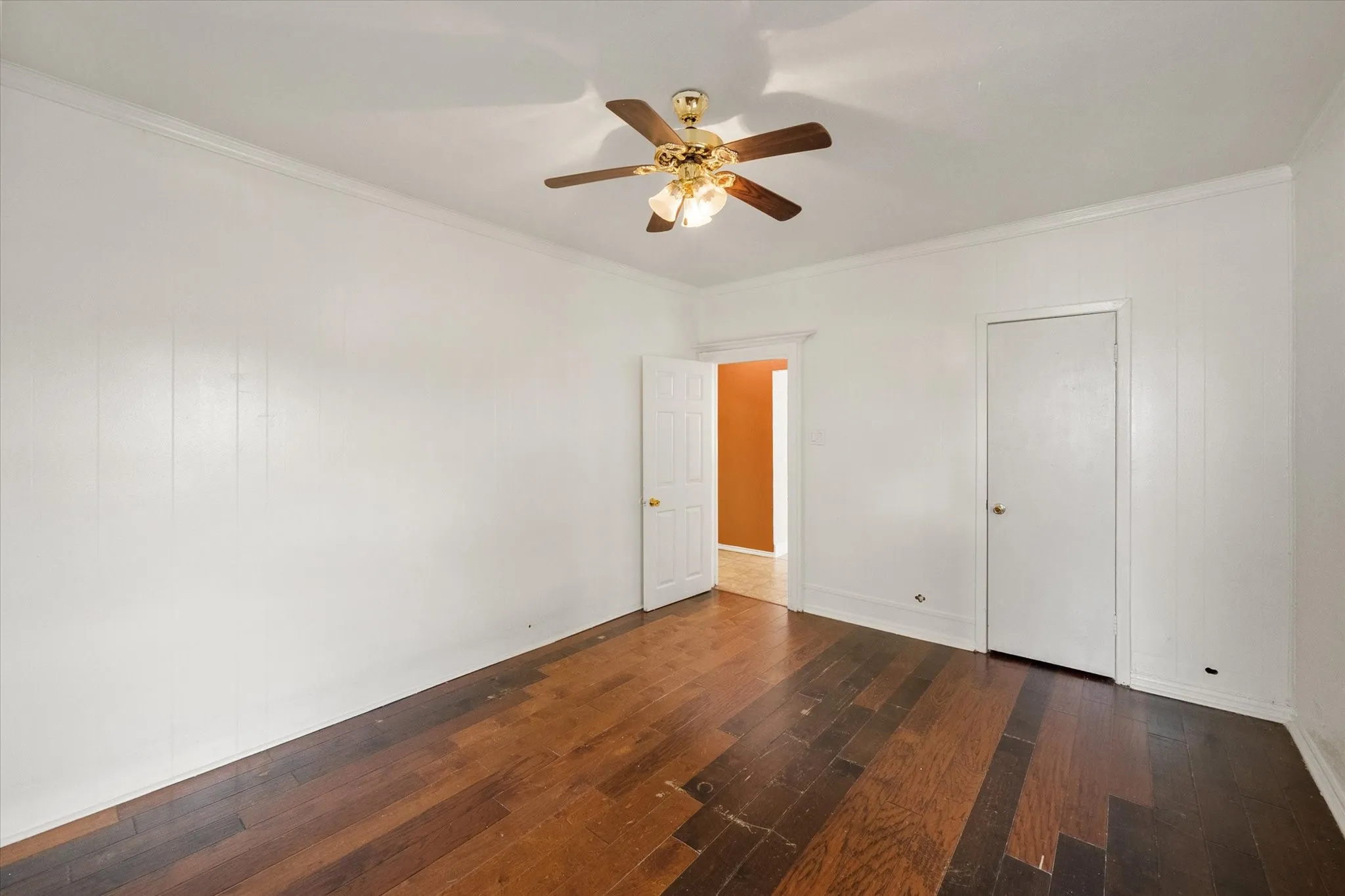 Single Family Residence For Sale in Ellis County , 109 E Tyler Street, Ennis, Texas 75119, 3 Bedroom, 2 Bathroom, Garage spaces, 1,605 Sqft, built in 1953, mls#21339305, Real Estate Agent in Ennis, Homes For Sale in Ellis county, Homes For Sale in Ennis, Realtor in Ennis Texas, Real Estate Brokerage Independent Realty Texas, Luminita Cordes Realtor