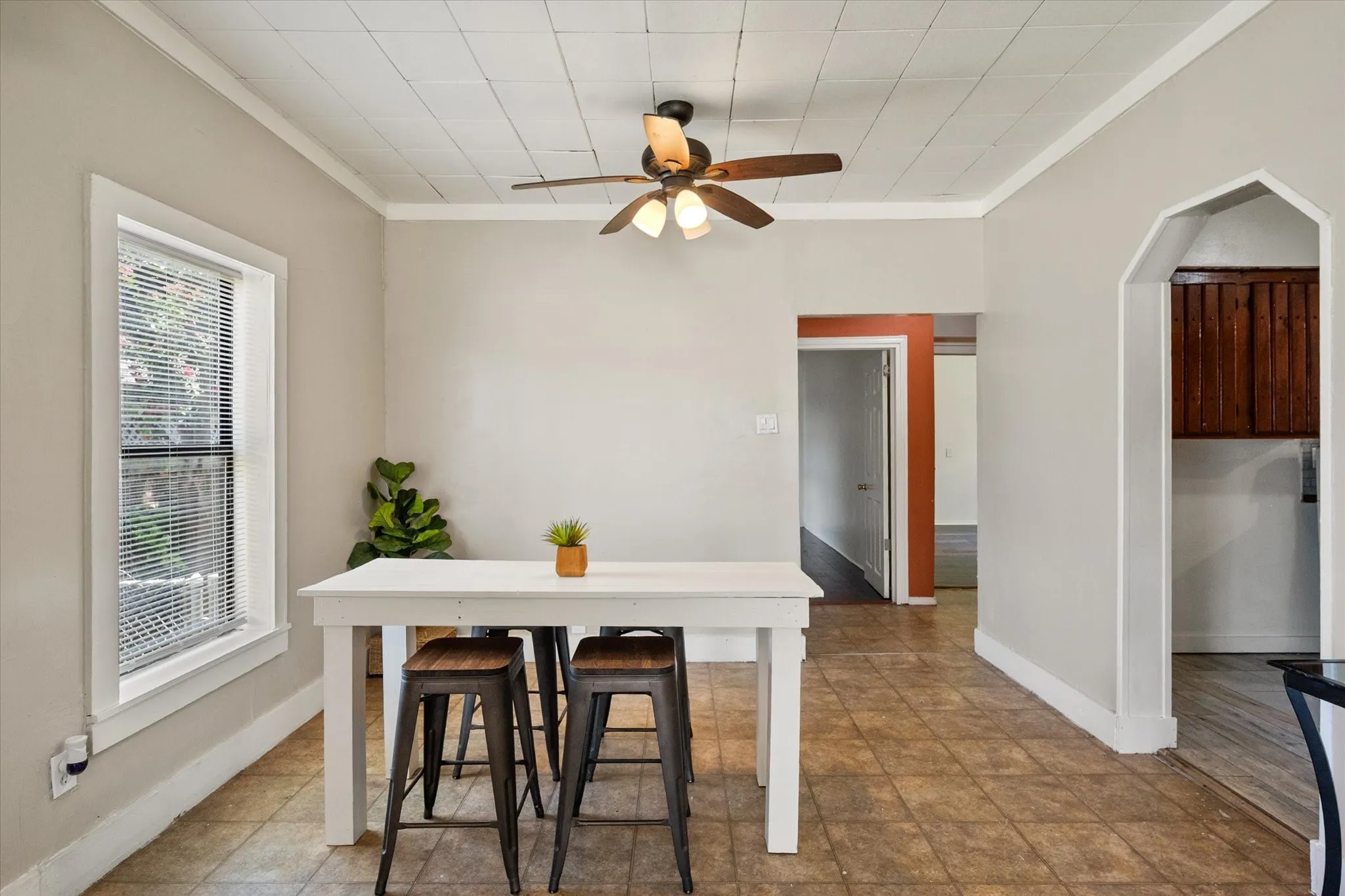 Single Family Residence For Sale in Ellis County , 109 E Tyler Street, Ennis, Texas 75119, 3 Bedroom, 2 Bathroom, Garage spaces, 1,605 Sqft, built in 1953, mls#21339305, Real Estate Agent in Ennis, Homes For Sale in Ellis county, Homes For Sale in Ennis, Realtor in Ennis Texas, Real Estate Brokerage Independent Realty Texas, Luminita Cordes Realtor