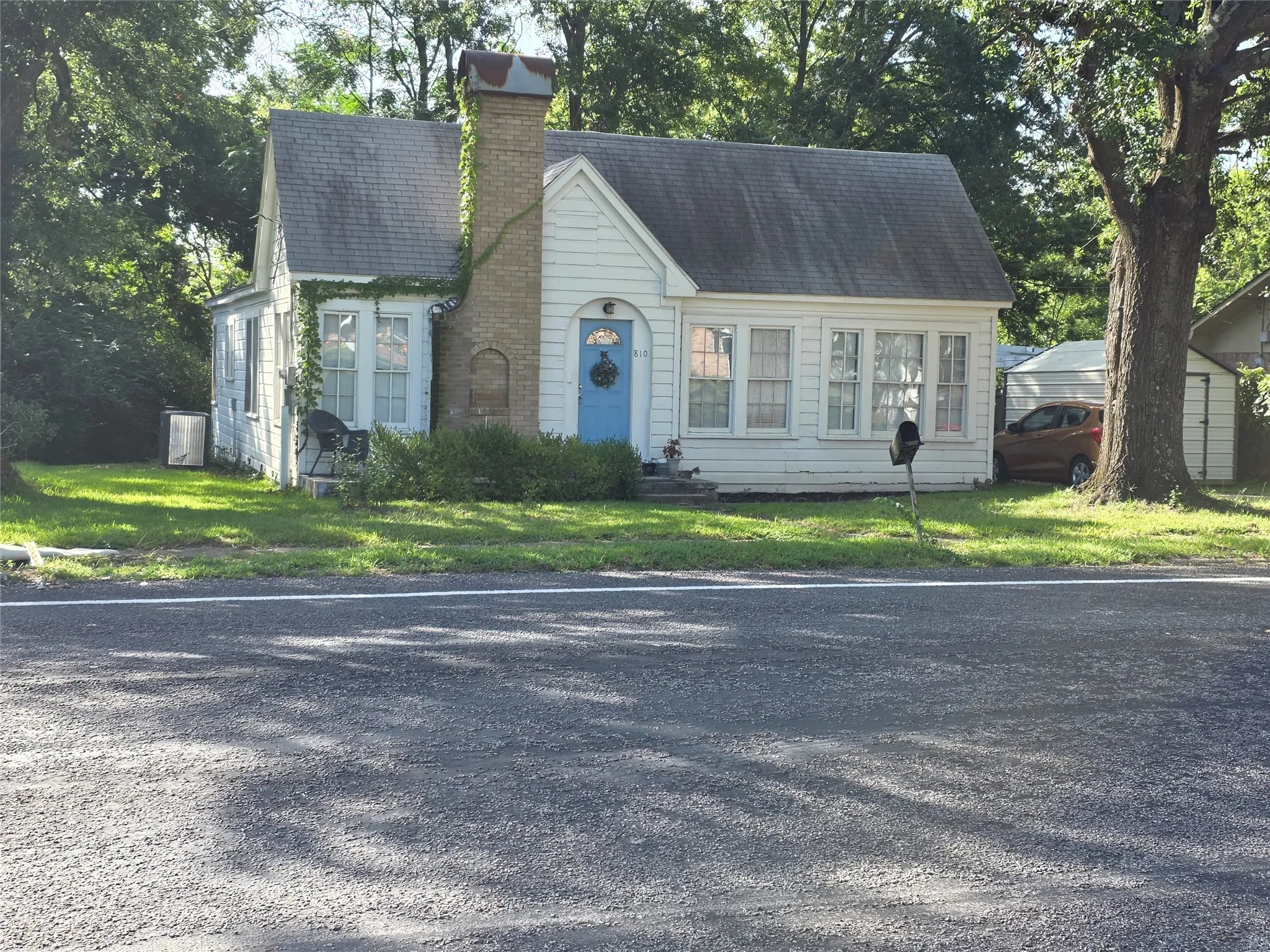 Single Family Residence For Sale in Franklin (TX) County , 810 N Main, Winnsboro, Texas 75494, 2 Bedroom, 2 Bathroom, Garage spaces, 1,666 Sqft, built in 1920, mls#21339552, Real Estate Agent in Winnsboro, Homes For Sale in Franklin (TX) county, Homes For Sale in Winnsboro, Realtor in Winnsboro Texas, Real Estate Brokerage Independent Realty Texas, Luminita Cordes Realtor
