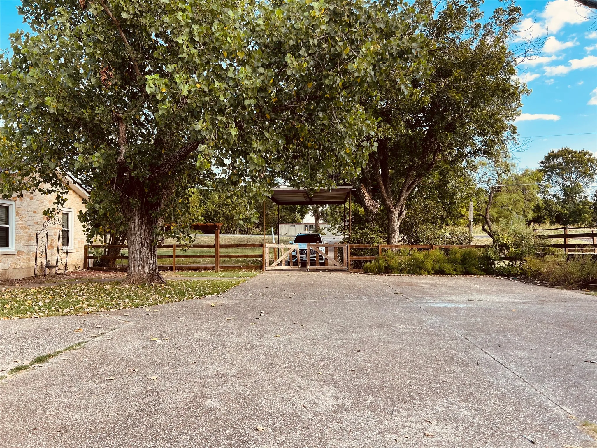 Single Family Residence For Sale in Mc Lennan County , 15180 Old China Spring Road, China Spring, Texas 76633, 4 Bedroom, 3 Bathroom, 1 Garage spaces, 2,422 Sqft, built in 1945, mls#21339615, Real Estate Agent in China Spring, Homes For Sale in Mc Lennan county, Homes For Sale in China Spring, Realtor in China Spring Texas, Real Estate Brokerage Independent Realty Texas, Luminita Cordes Realtor