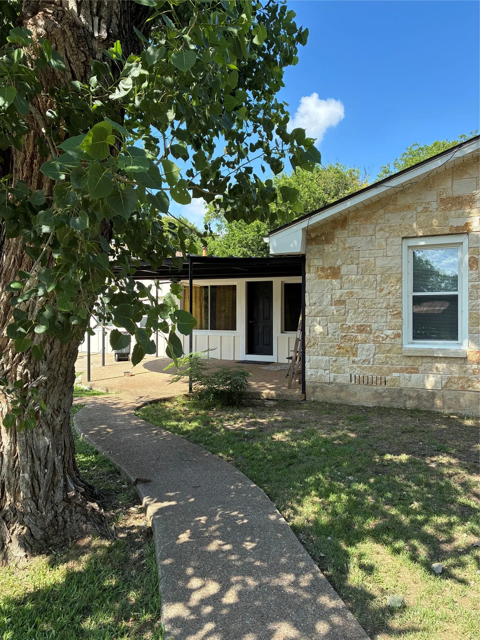 Single Family Residence For Sale in Mc Lennan County , 15180 Old China Spring Road, China Spring, Texas 76633, 4 Bedroom, 3 Bathroom, 1 Garage spaces, 2,422 Sqft, built in 1945, mls#21339615, Real Estate Agent in China Spring, Homes For Sale in Mc Lennan county, Homes For Sale in China Spring, Realtor in China Spring Texas, Real Estate Brokerage Independent Realty Texas, Luminita Cordes Realtor
