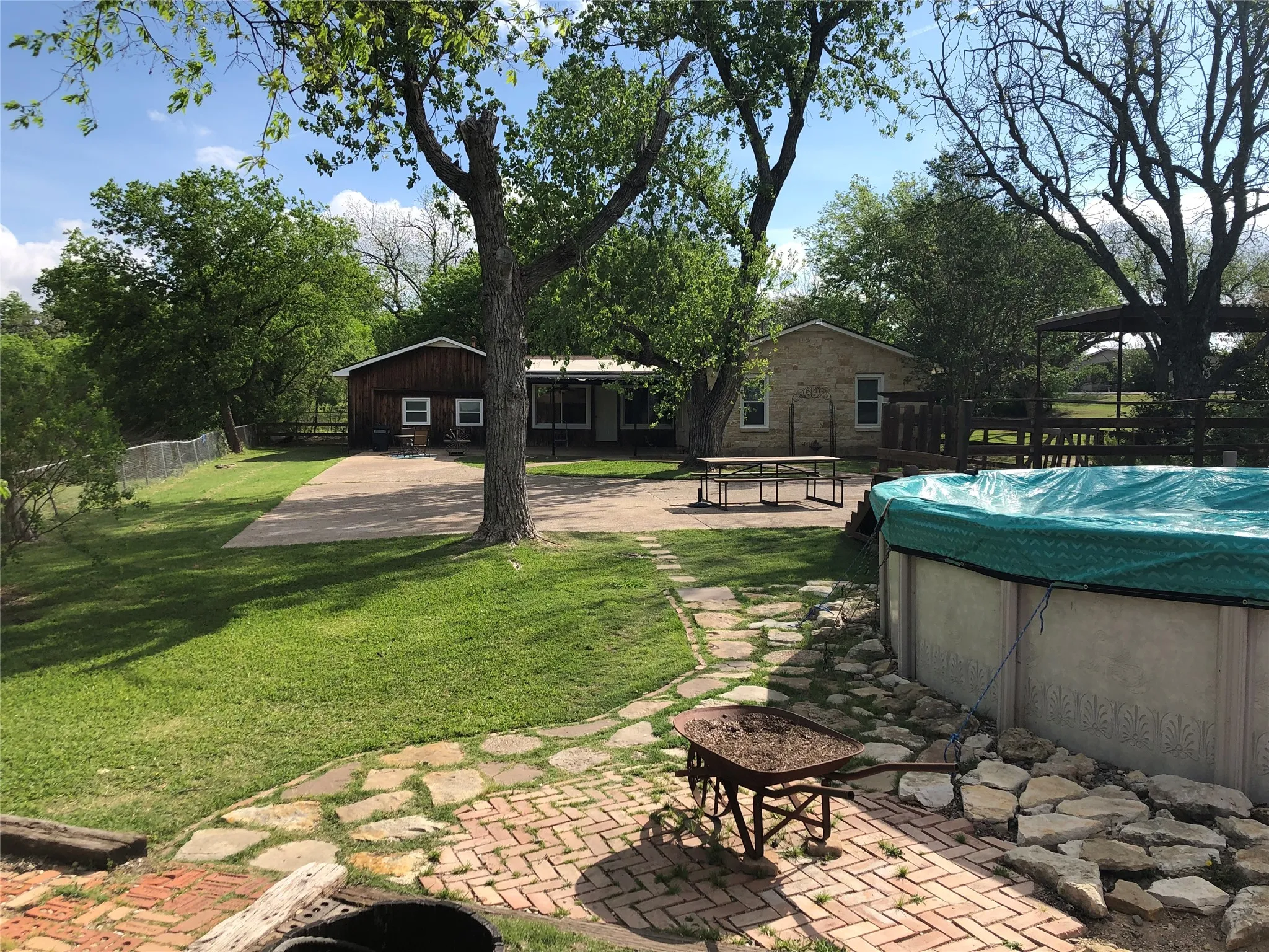 Single Family Residence For Sale in Mc Lennan County , 15180 Old China Spring Road, China Spring, Texas 76633, 4 Bedroom, 3 Bathroom, 1 Garage spaces, 2,422 Sqft, built in 1945, mls#21339615, Real Estate Agent in China Spring, Homes For Sale in Mc Lennan county, Homes For Sale in China Spring, Realtor in China Spring Texas, Real Estate Brokerage Independent Realty Texas, Luminita Cordes Realtor