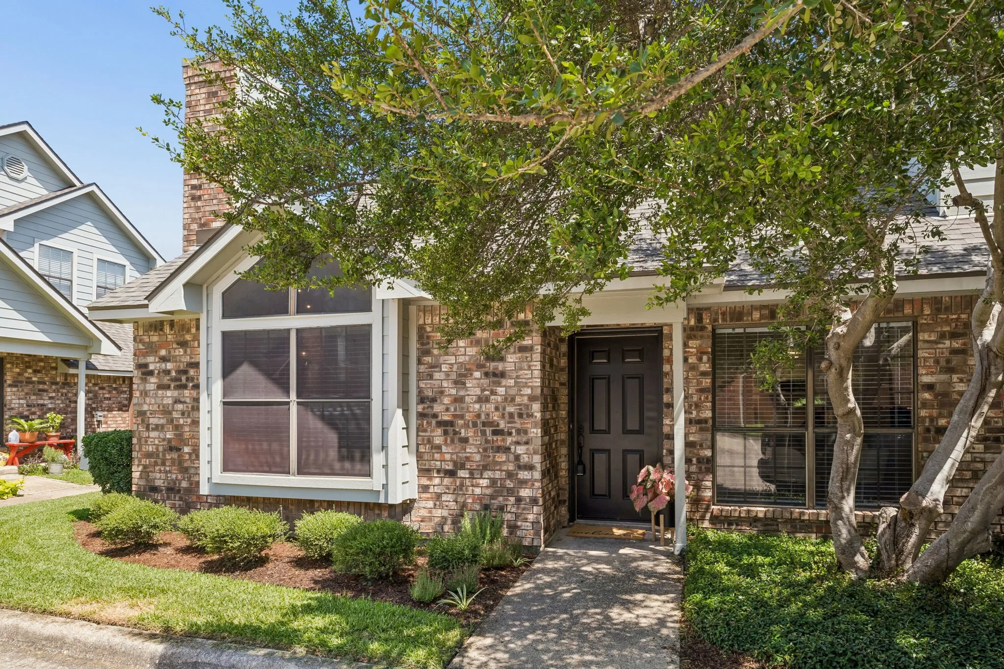 Condominium For Sale in Dallas County , 449 Harris Street 101H, Coppell, Texas 75019, 2 Bedroom, 2 Bathroom, Garage spaces, 1,254 Sqft, built in 1985, mls#21334973, Real Estate Agent in Coppell, Homes For Sale in Dallas county, Homes For Sale in Coppell, Realtor in Coppell Texas, Real Estate Brokerage Independent Realty Texas, Luminita Cordes Realtor