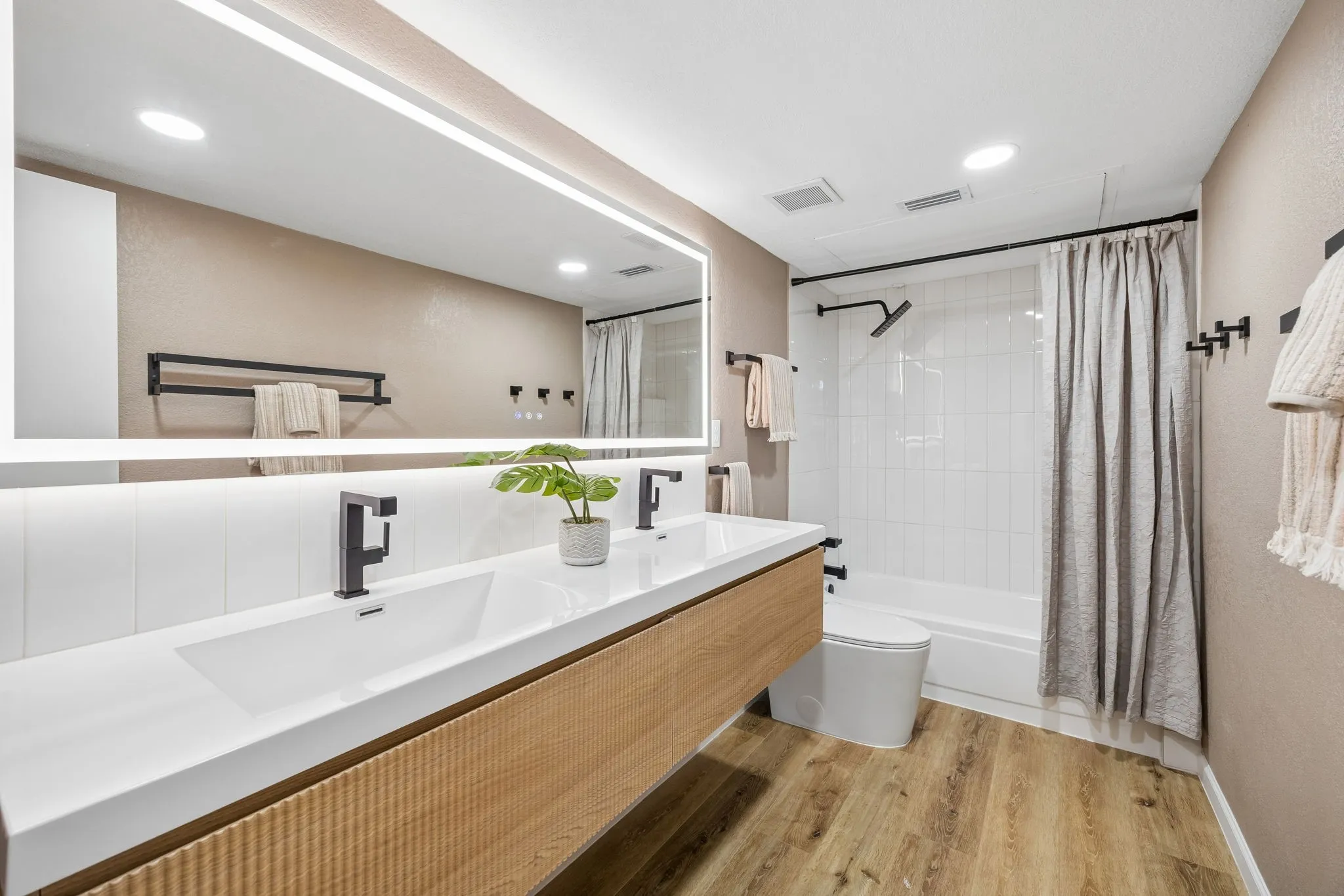 Condominium For Sale in Dallas County , 449 Harris Street 101H, Coppell, Texas 75019, 2 Bedroom, 2 Bathroom, Garage spaces, 1,254 Sqft, built in 1985, mls#21334973, Real Estate Agent in Coppell, Homes For Sale in Dallas county, Homes For Sale in Coppell, Realtor in Coppell Texas, Real Estate Brokerage Independent Realty Texas, Luminita Cordes Realtor