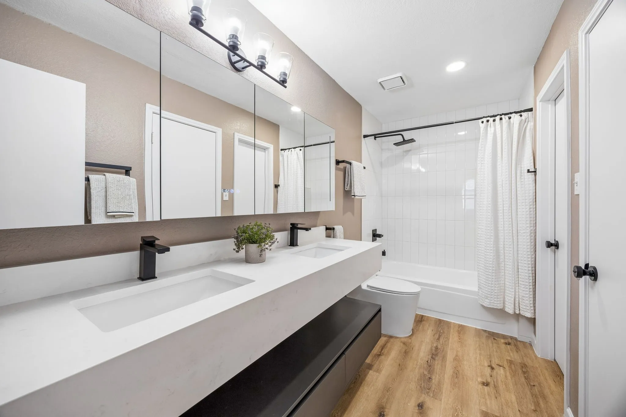 Condominium For Sale in Dallas County , 449 Harris Street 101H, Coppell, Texas 75019, 2 Bedroom, 2 Bathroom, Garage spaces, 1,254 Sqft, built in 1985, mls#21334973, Real Estate Agent in Coppell, Homes For Sale in Dallas county, Homes For Sale in Coppell, Realtor in Coppell Texas, Real Estate Brokerage Independent Realty Texas, Luminita Cordes Realtor
