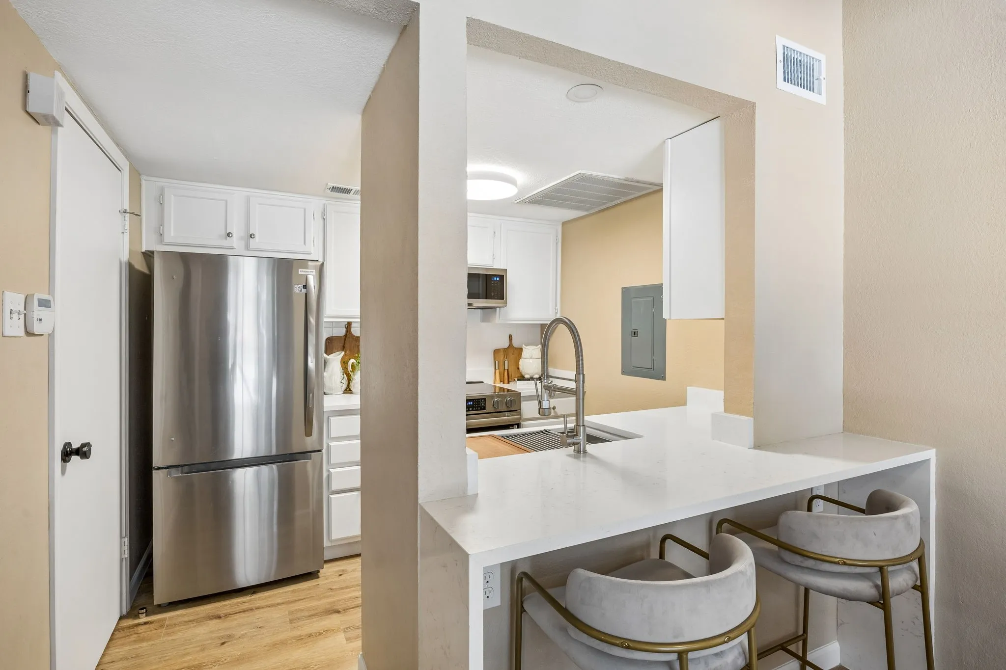 Condominium For Sale in Dallas County , 449 Harris Street 101H, Coppell, Texas 75019, 2 Bedroom, 2 Bathroom, Garage spaces, 1,254 Sqft, built in 1985, mls#21334973, Real Estate Agent in Coppell, Homes For Sale in Dallas county, Homes For Sale in Coppell, Realtor in Coppell Texas, Real Estate Brokerage Independent Realty Texas, Luminita Cordes Realtor