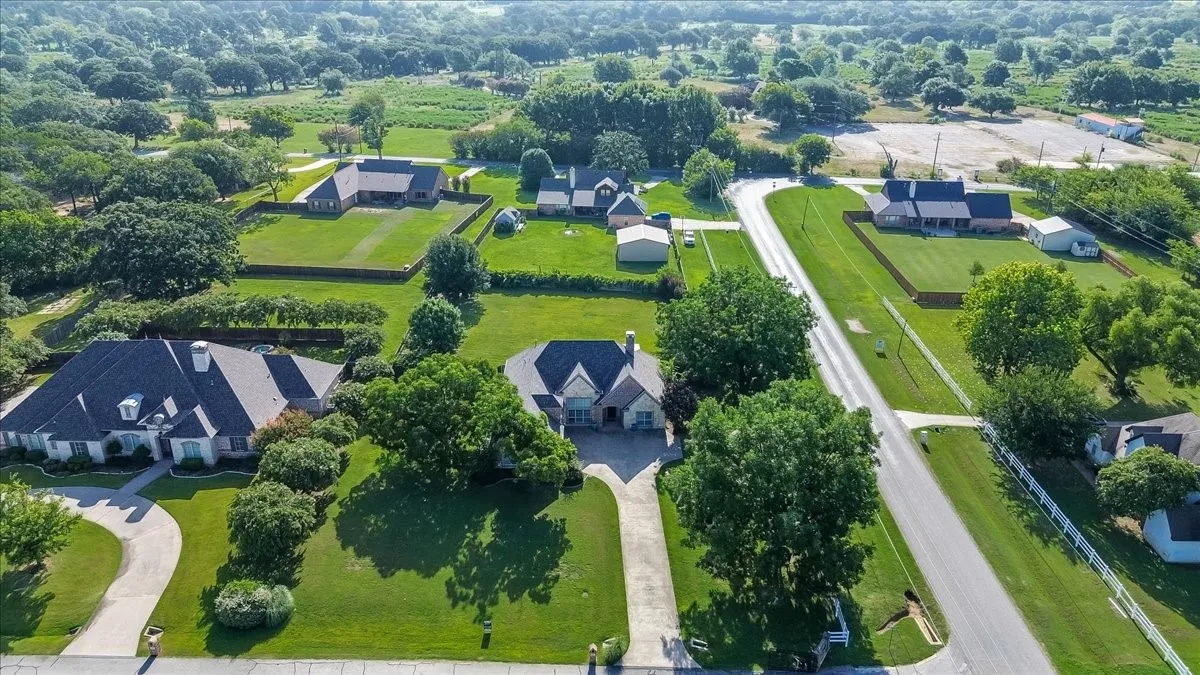 Single Family Residence For Sale in Grayson County , 30 Tananger Springs Drive, Denison, Texas 75021, 4 Bedrooms, 4 Bathrooms, 3 Garage spaces, 3,045 Sqft, built in 2007, Price $614,900, mls#21339074, Real Estate Agent in Denison, Homes For Sale in Grayson county, Homes For Sale in Denison, Realtor in Denison Texas, Real Estate Brokerage Independent Realty Texas, Luminita Cordes Realtor